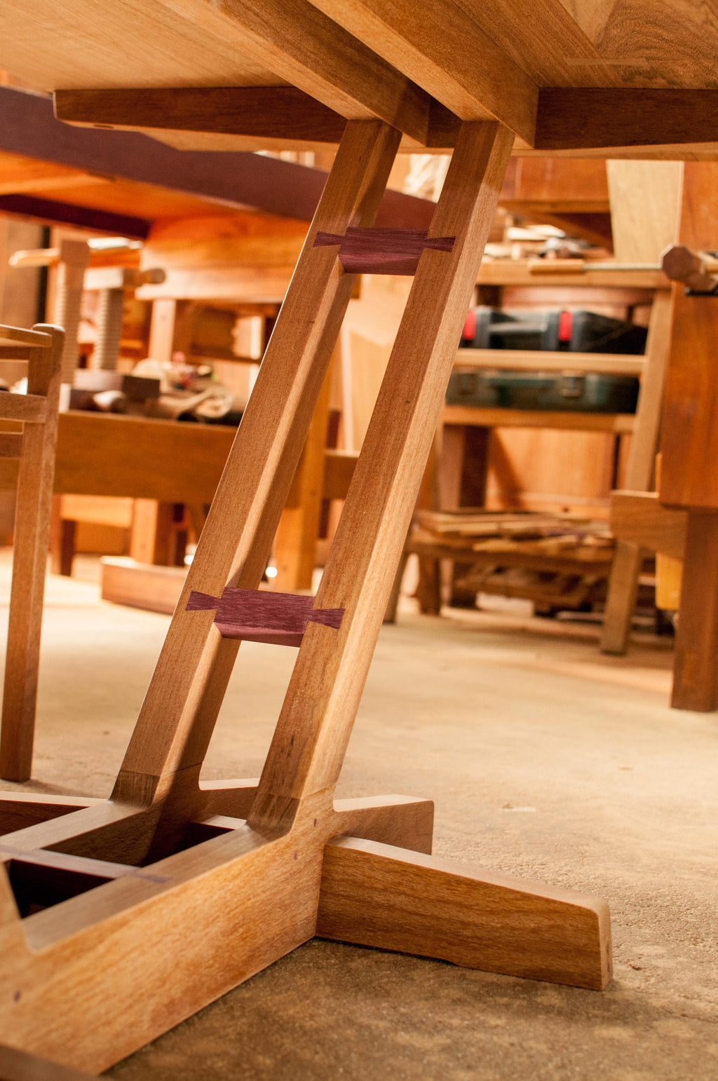 https://a.1stdibscdn.com/contemporary-dining-table-in-brazilian-hardwood-by-ricardo-graham-ferreira-for-sale-picture-7/f_31831/f_117658911534453305188/_17__master.jpg