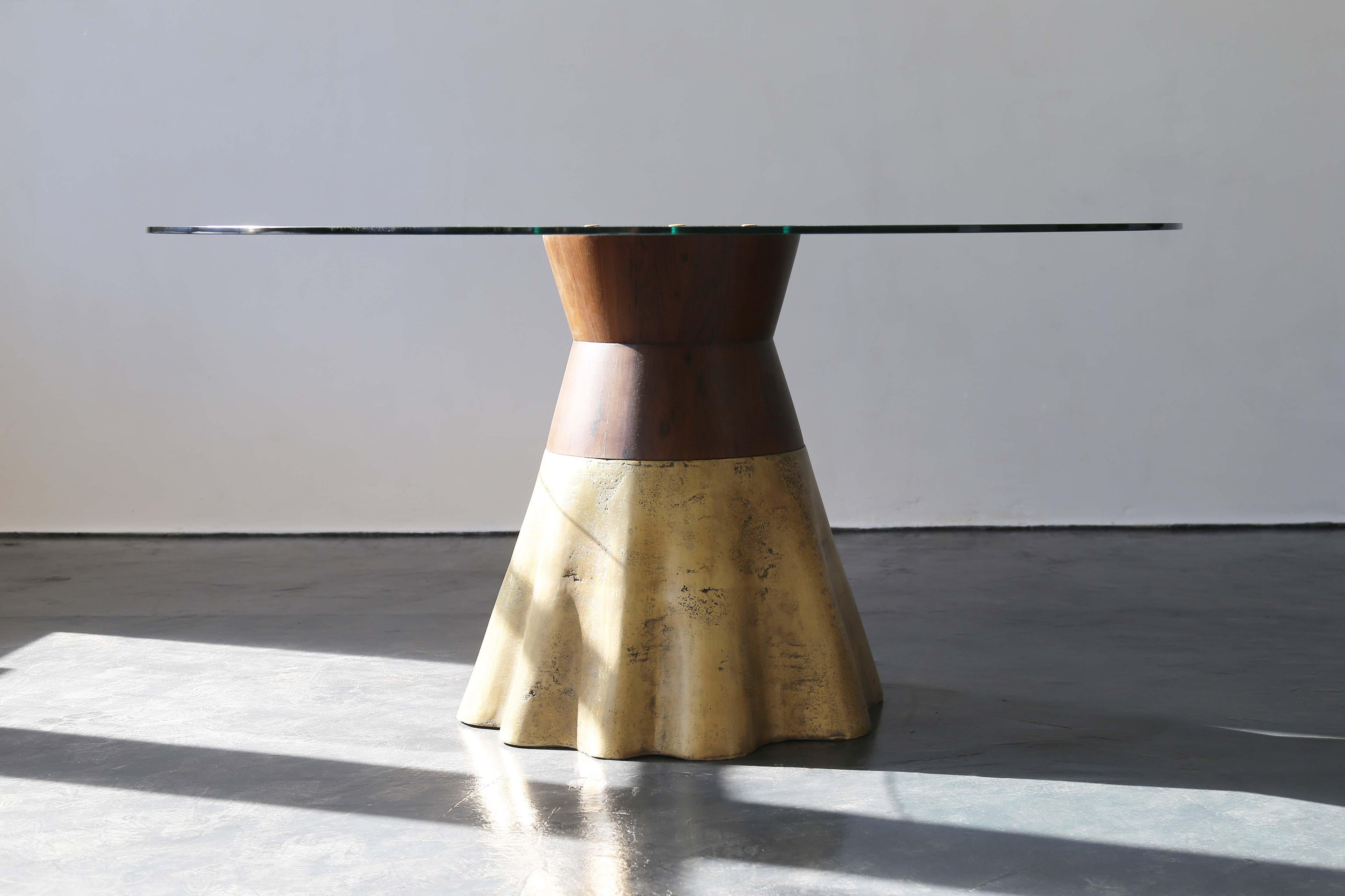 https://a.1stdibscdn.com/21st-century-round-cast-bronze-tavola-9-dining-table-from-costantini-for-sale-picture-3/f_25173/f_115276731532545166589/1807_tavola_9_1_master.jpg