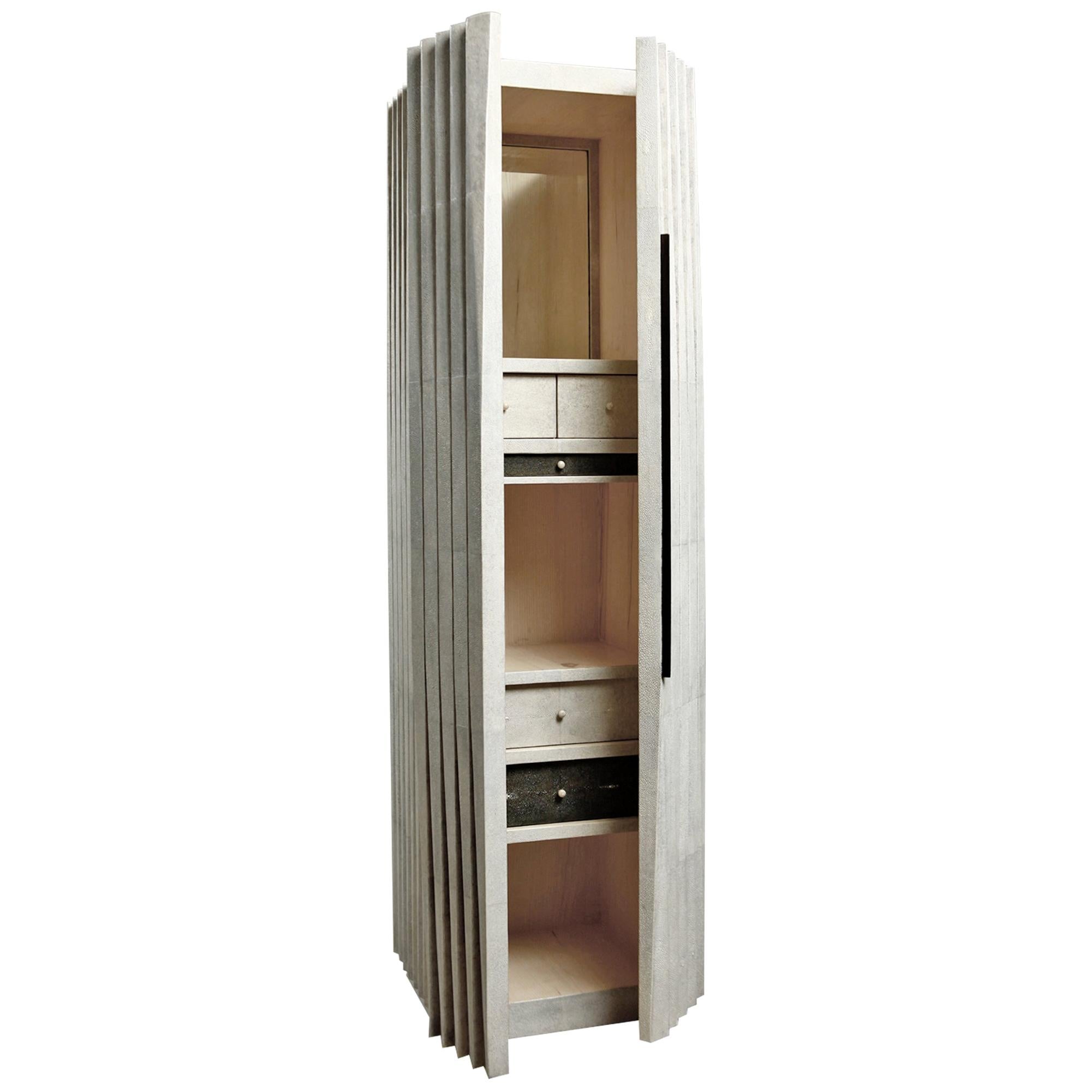 https://a.1stdibscdn.com/rhomboid-vanity-drinks-cabinet-in-cream-shagreen-by-ry-augousti-for-sale/1121189/f_184059121584977973726/18405912_master.jpg