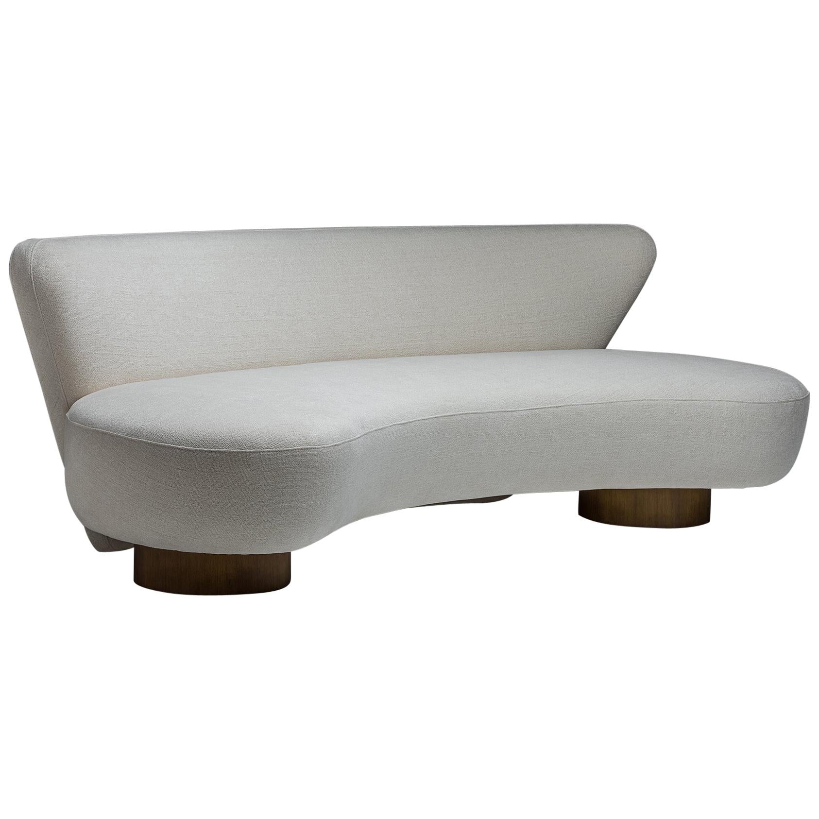 https://a.1stdibscdn.com/brazilian-sofa-by-juliana-lima-vasconcellos-and-matheus-barreto-for-sale/1121189/f_184760821585361680811/18476082_master.jpg
