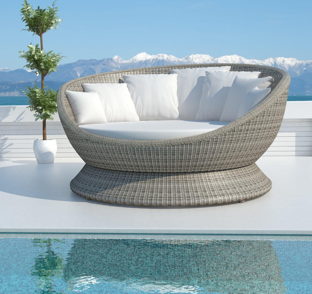 https://a.1stdibscdn.com/outdoor-3-seater-sofa-with-seashell-white-wicker-structure-for-sale-picture-4/f_27693/f_322873521676352852348/186482538_125441092983986_5877999781808511574_n_master.jpg