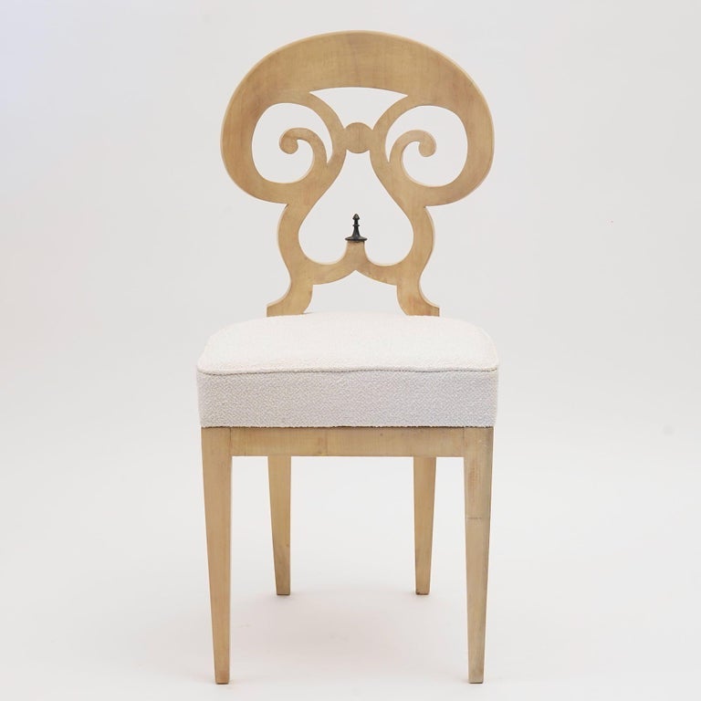 https://a.1stdibscdn.com/eclectica-set-of-8-white-biedermeier-dining-chairs-each-in-different-style-for-sale-picture-19/f_25683/f_461406221754336744786/18_ADX02856_master.jpeg?width=768
