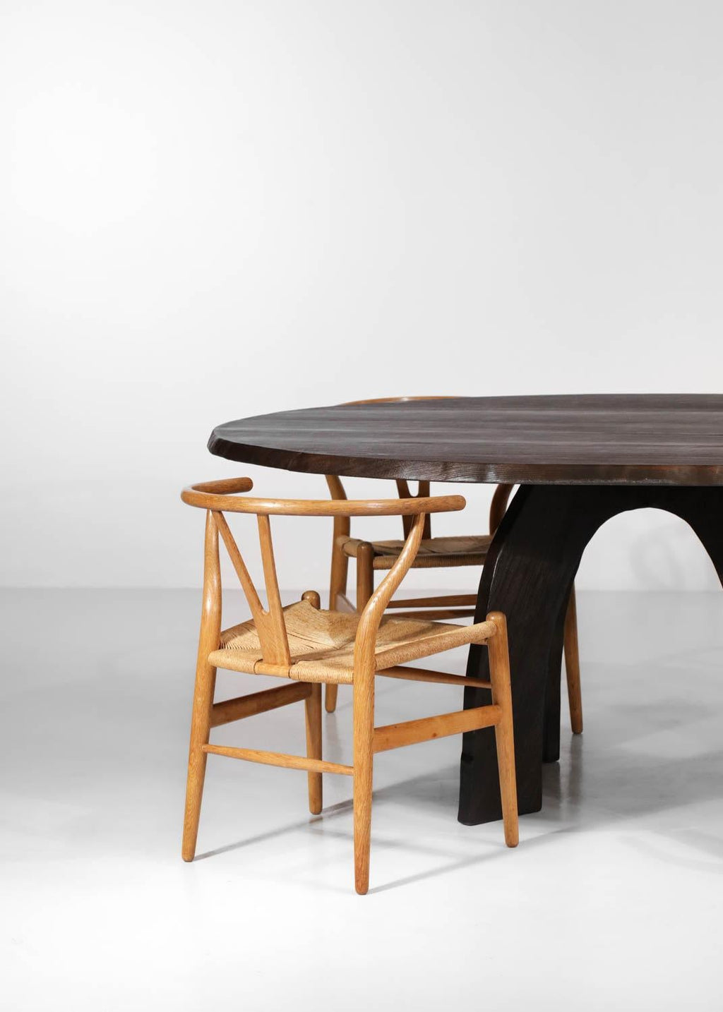 https://a.1stdibscdn.com/large-oval-dining-table-by-vincent-vincent-in-burnt-wood-for-sale-picture-9/f_30663/f_329469921677231530542/196_master.jpg