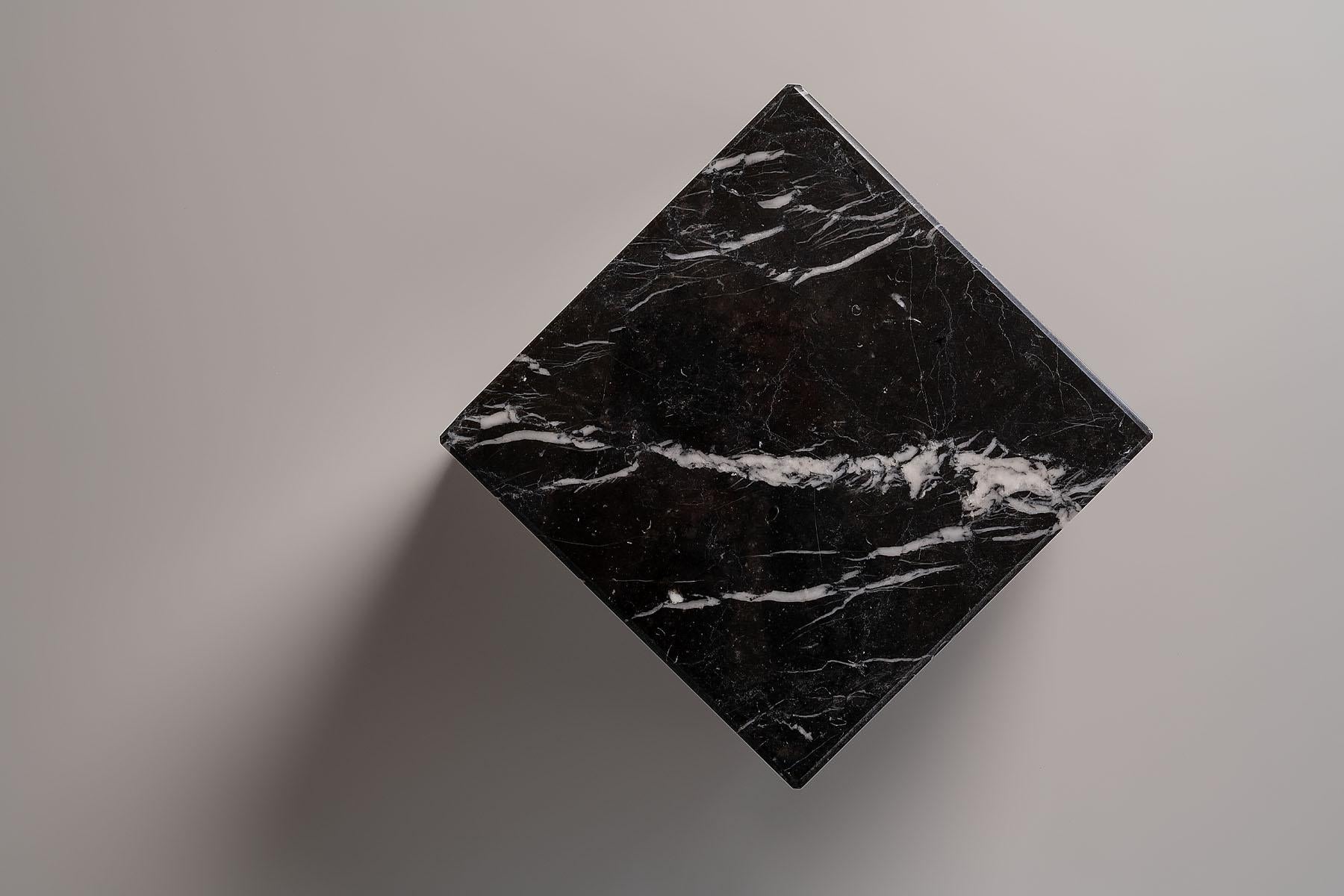 https://a.1stdibscdn.com/metafora-square-coffee-table-in-marble-and-glass-by-vignelli-for-martinelli-luce-for-sale-picture-8/f_105752/f_494193821774722991072/1979_Metafora_DSC0593_web_master.jpg
