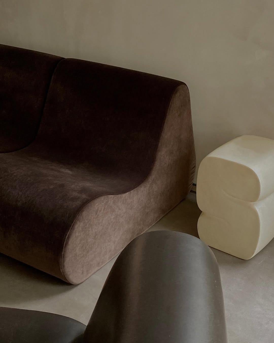 https://a.1stdibscdn.com/wood-frame-organic-dark-brown-fabric-modular-sofa-by-kar-for-sale-picture-10/f_12192/f_327068221745331036875/198223112_482539229720795_3407876701977257475_n_master.jpg