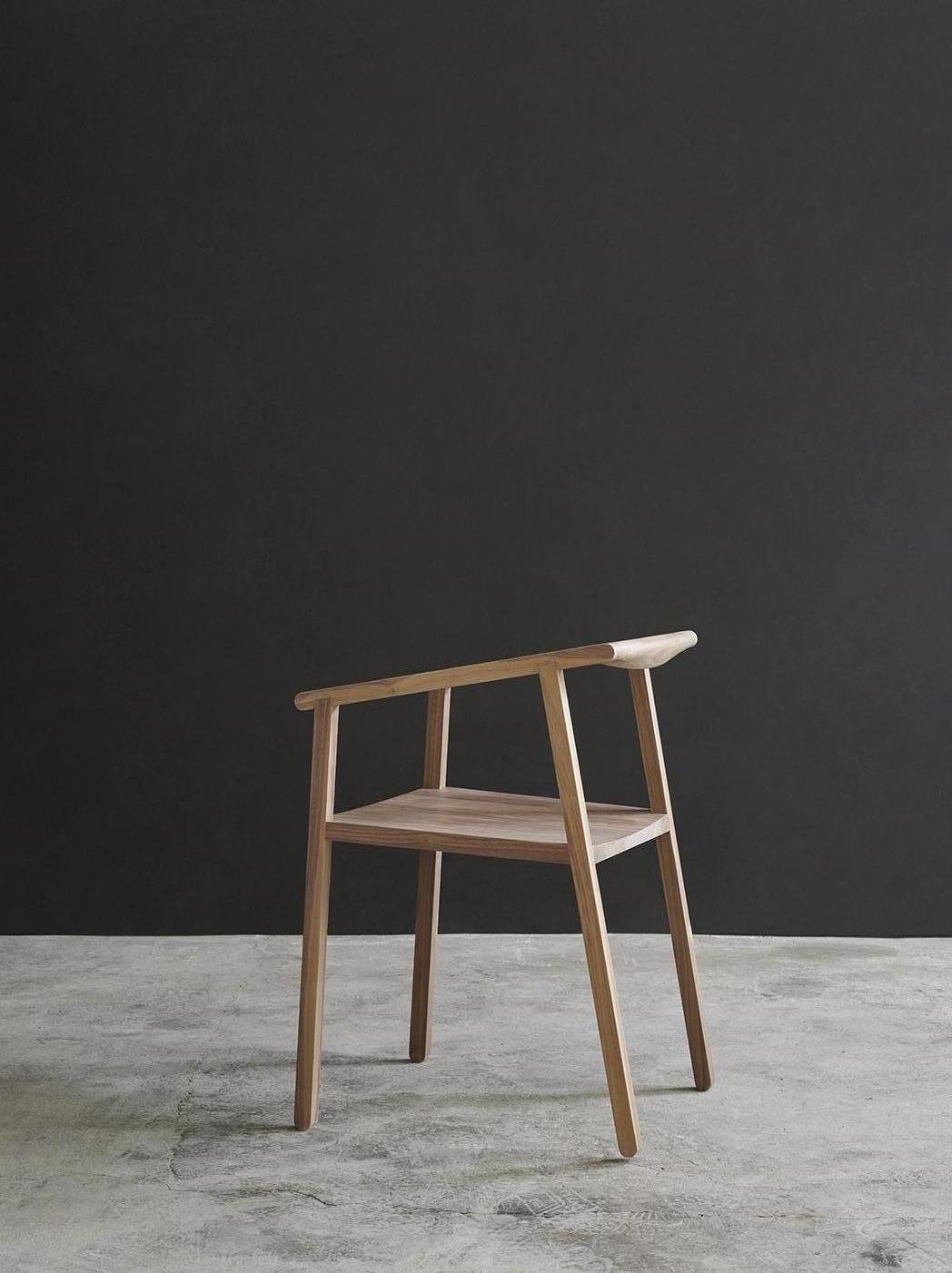 https://a.1stdibscdn.com/design-by-giacomo-moor-achair-for-sale-picture-2/f_43731/f_16242042/19_05_29_OMAR_MOORE_AS_AC_082_1576765522017_master.jpg