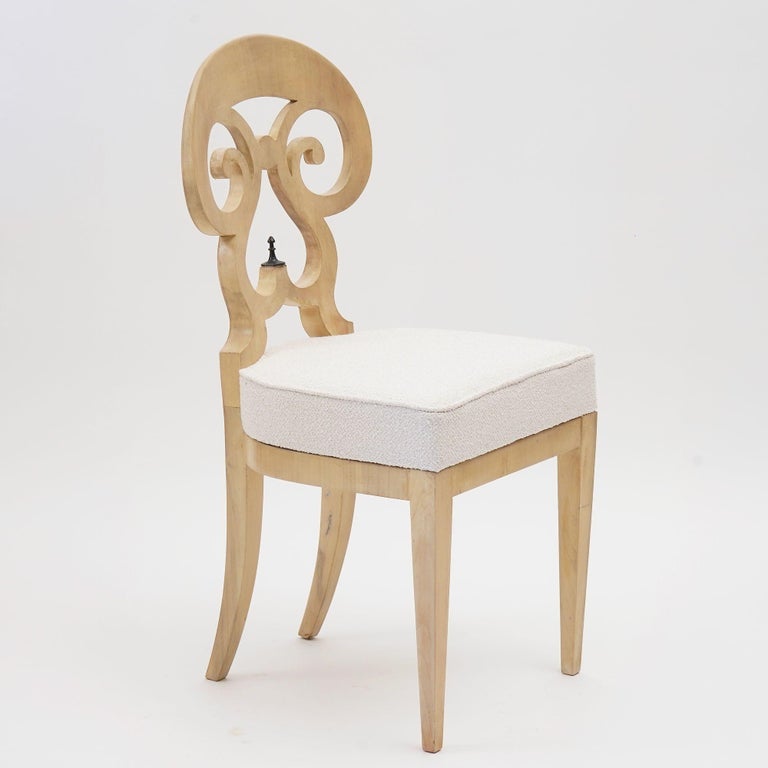 https://a.1stdibscdn.com/eclectica-set-of-8-white-biedermeier-dining-chairs-each-in-different-style-for-sale-picture-20/f_25683/f_461406221754336576448/19_ADX02858_master.jpeg?width=768
