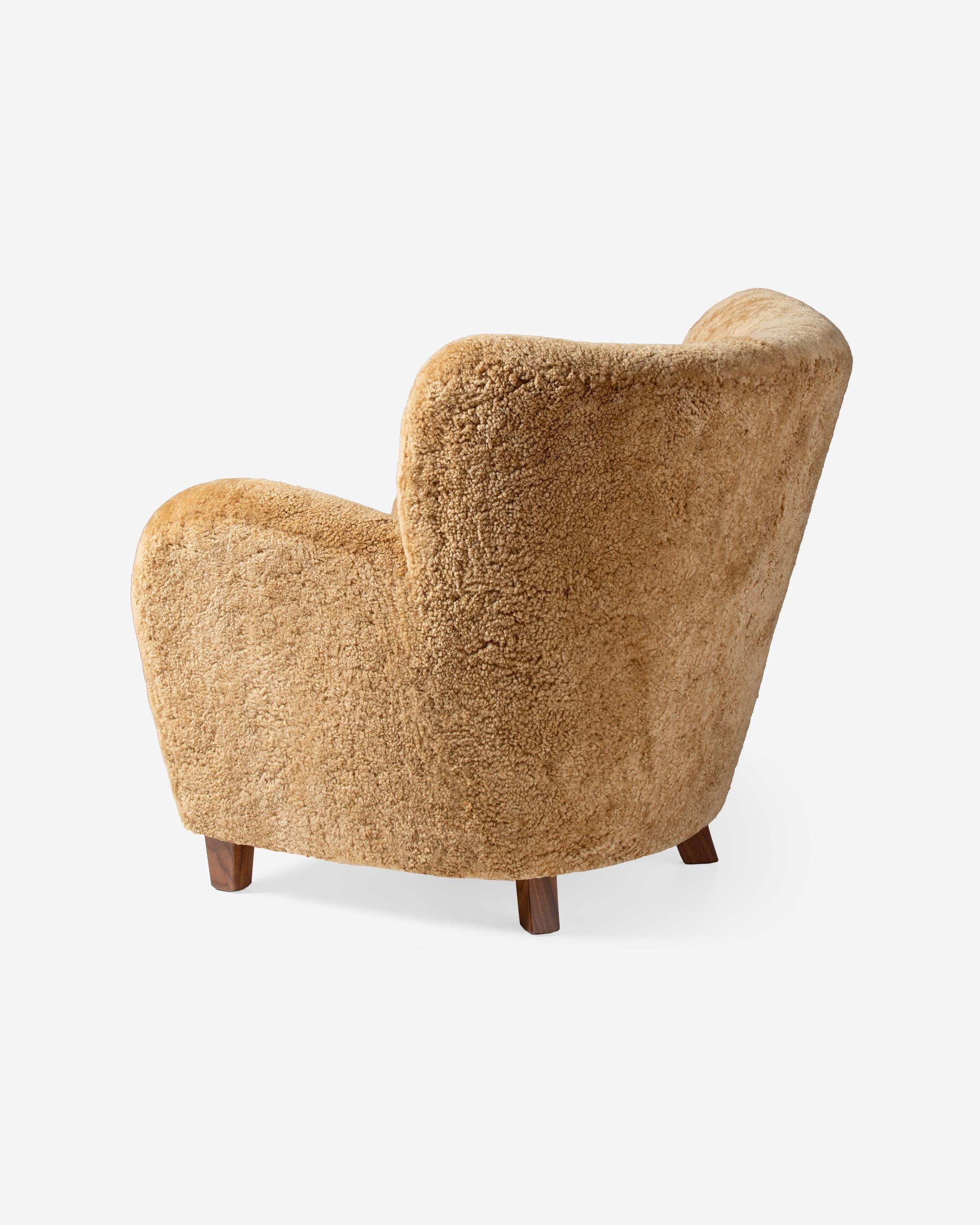 https://a.1stdibscdn.com/karu-lounge-chair-in-maple-sheepskin-by-dagmar-for-sale-picture-5/f_13332/f_485420721769549646482/1D_Karu_Chair_SK_Maple_Walnut_Rear_master.jpg
