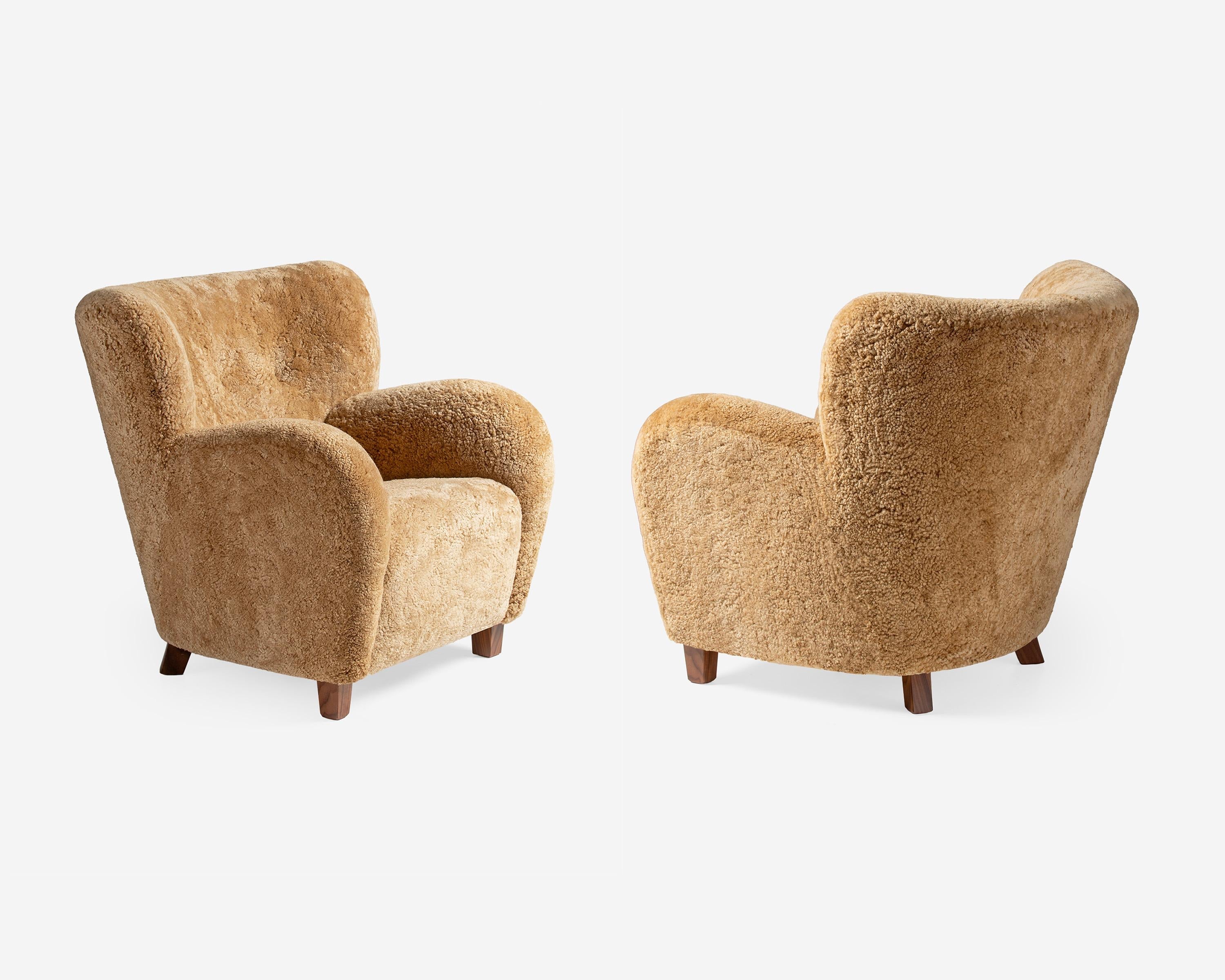 https://a.1stdibscdn.com/pair-of-karu-lounge-chairs-in-maple-sheepskin-by-dagmar-for-sale-picture-2/f_13332/f_485419921769549374099/1D_MEMU_Karu_Chair_SK_Maple_Walnut_Rear_master.jpg