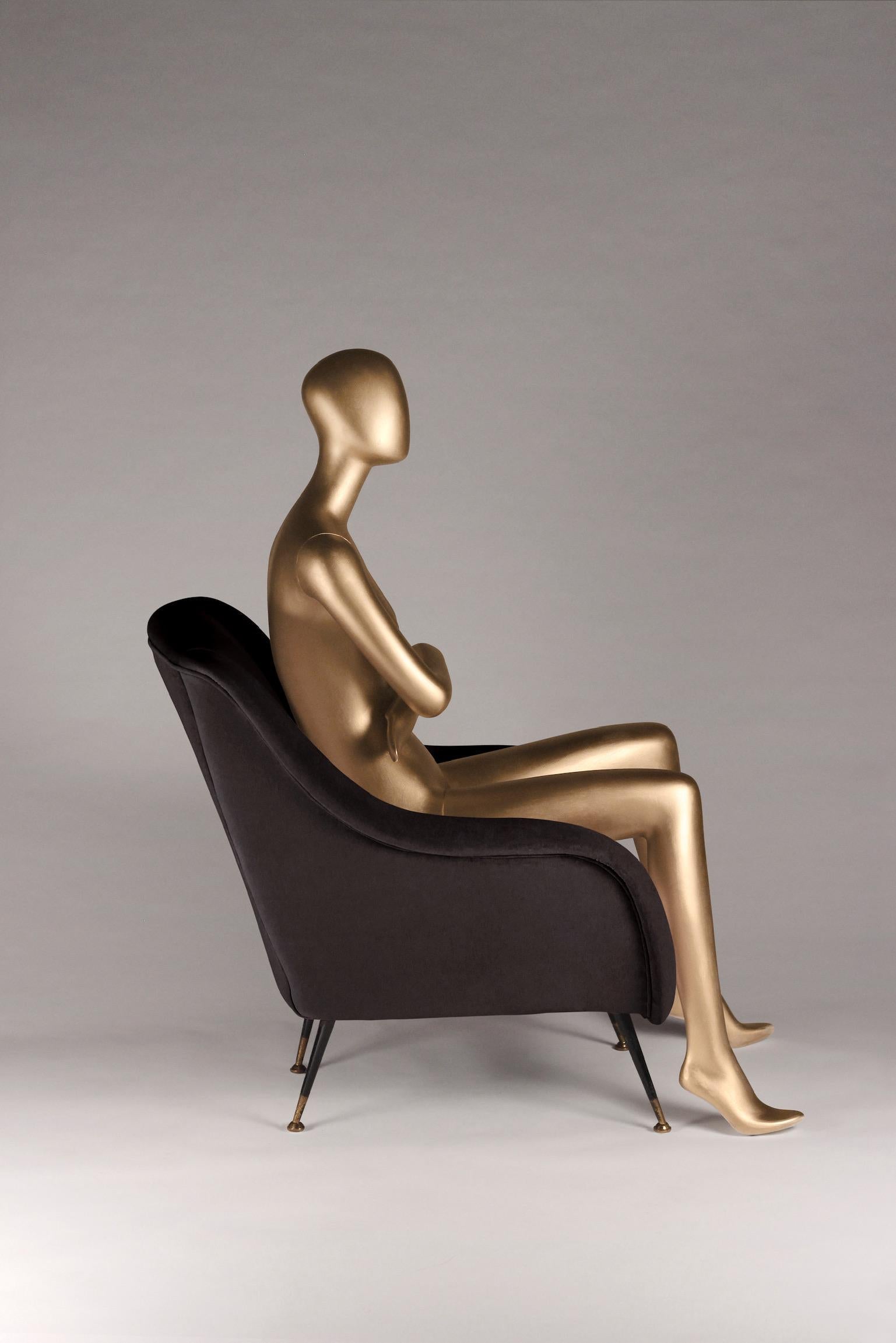https://a.1stdibscdn.com/mid-century-style-italian-lounge-chair-black-for-sale-picture-2/f_28683/f_156472421570282885268/1E83C753_DDD6_4442_9400_03E74B39AA9F_master.jpeg