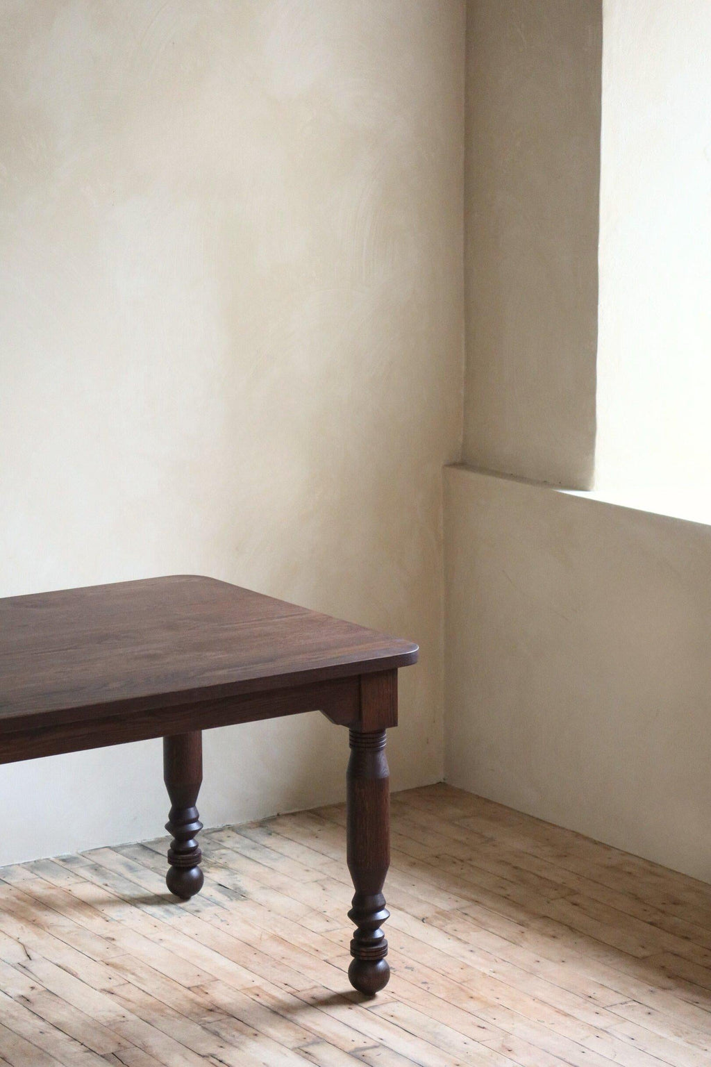 https://a.1stdibscdn.com/9-foot-nbl-rustic-white-oak-dining-table-with-turned-legs-for-sale-picture-11/f_106822/f_494931321775146316836/1JgWVmMQ_master.jpg