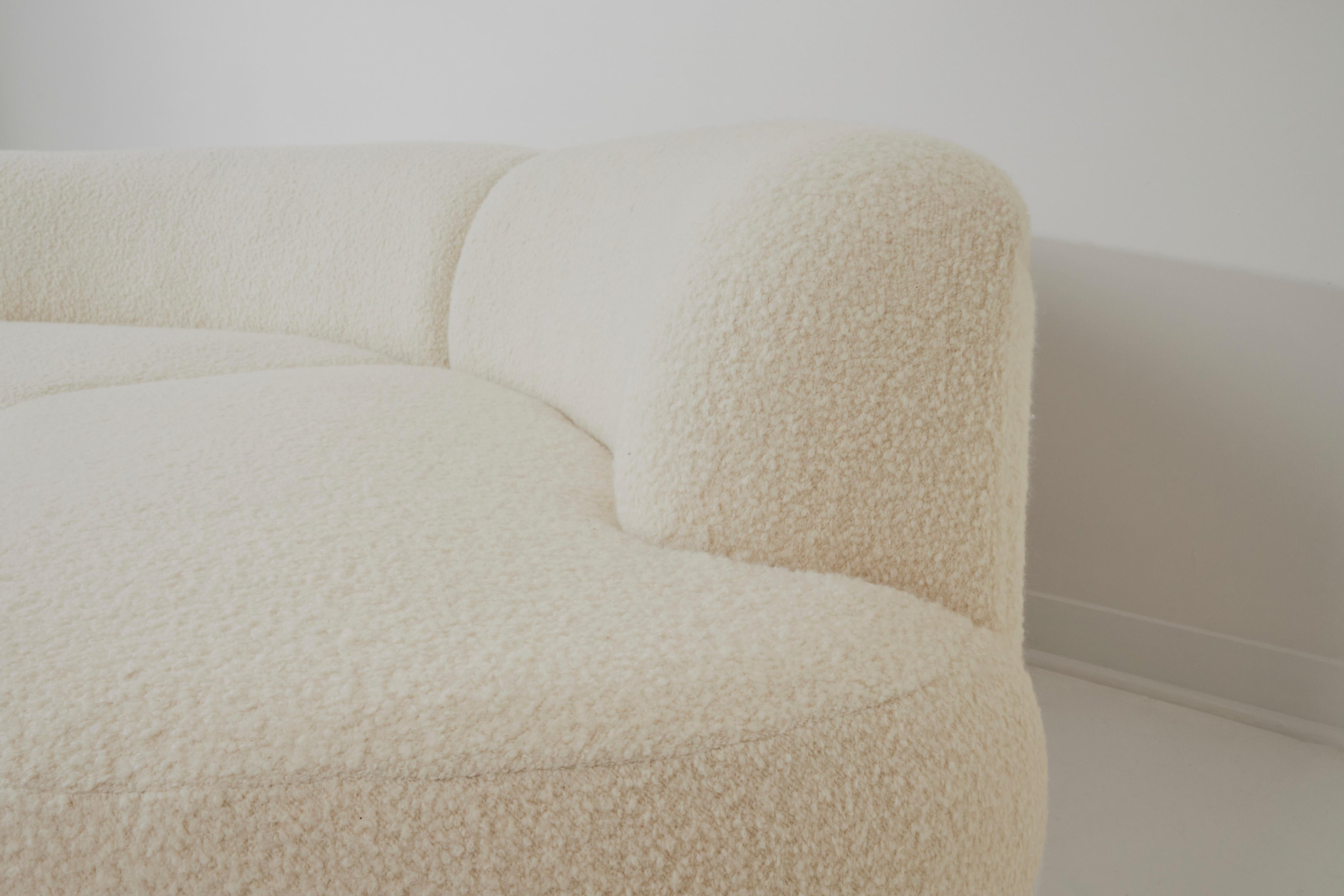 https://a.1stdibscdn.com/custom-boucle-wool-couch-made-in-paris-for-sale-picture-2/f_97112/f_387462321709826402981/1X5A5274_master.jpg