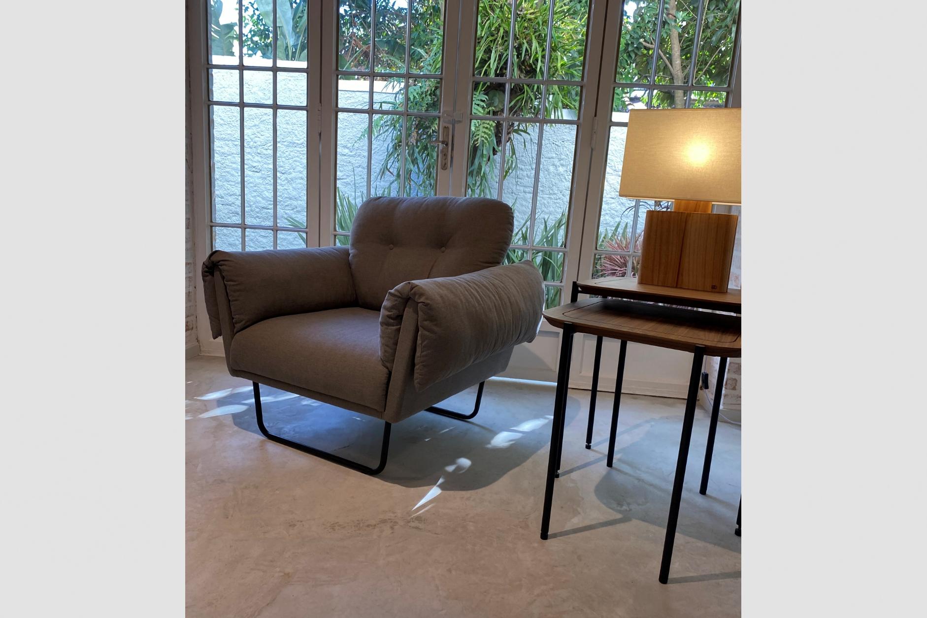 https://a.1stdibscdn.com/ro-armchair-in-fabric-upholstered-for-sale-picture-3/f_33041/f_398383321716405033454/1_Copia_18__master.jpg