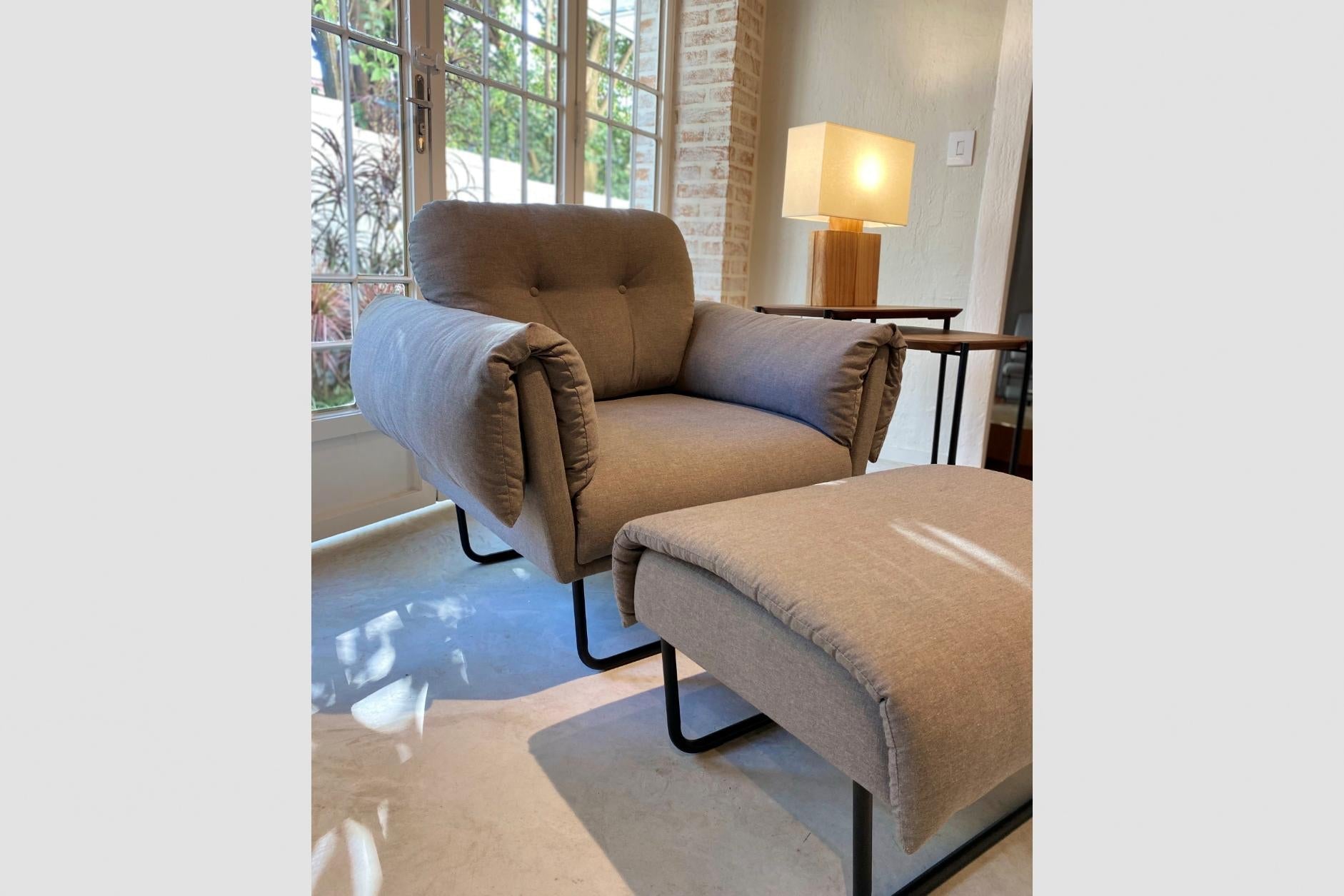 https://a.1stdibscdn.com/ro-armchair-in-fabric-upholstered-for-sale-picture-4/f_33041/f_398383321716405033576/1_Copia_19__master.jpg