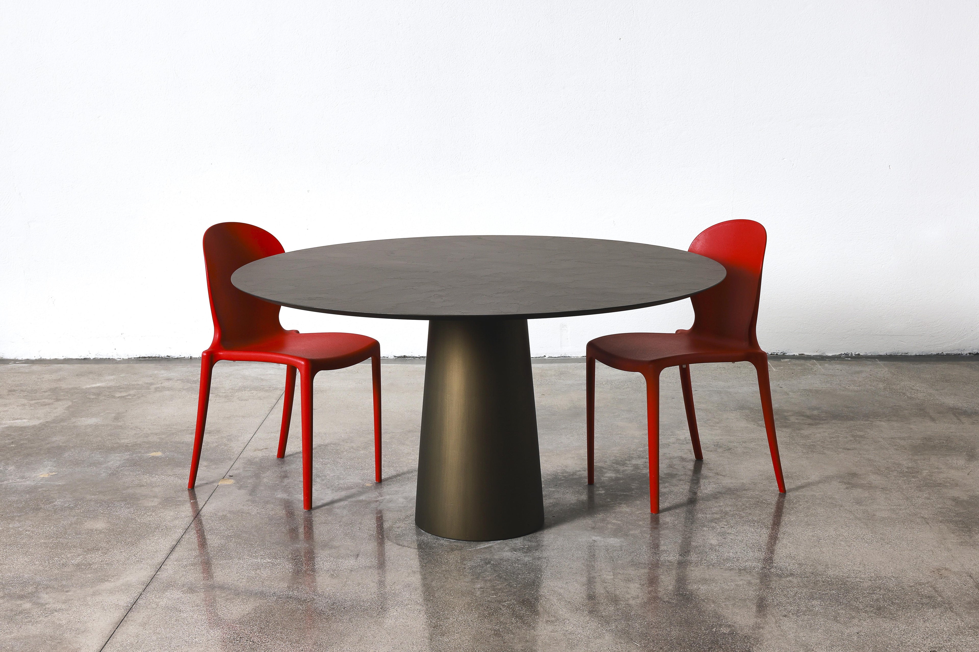 https://a.1stdibscdn.com/bronze-fungo-round-table-with-concrete-frame-by-disain1971-for-sale-picture-5/f_12192/f_481020321766594512331/1_FUNGO_1400_Bronzo_Tavolo_Tondo_Dining_Table_Disain1971_master.jpg