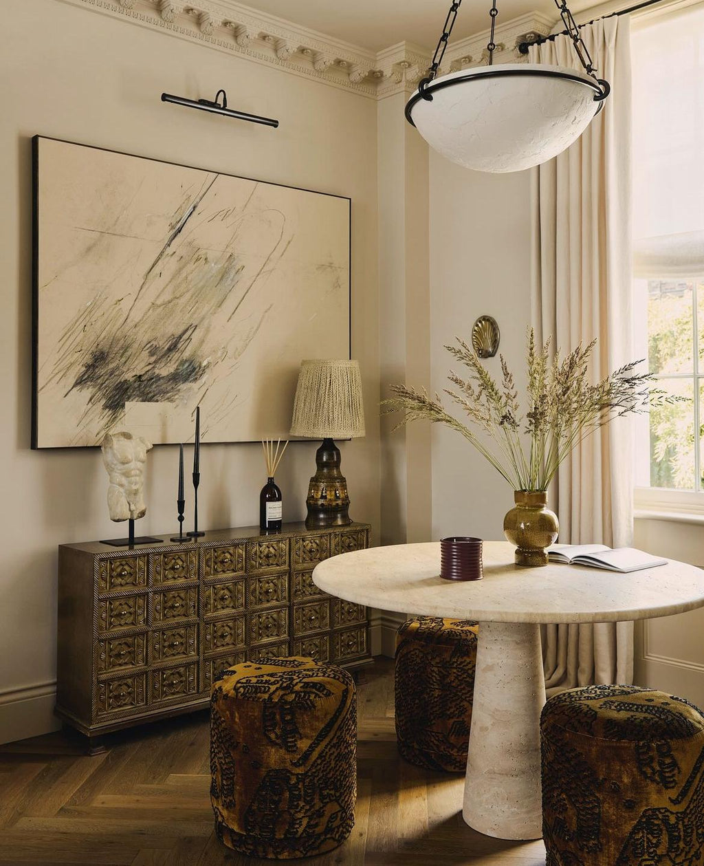 https://a.1stdibscdn.com/cream-travertine-round-dining-table-in-the-style-of-1970-angelo-mangiarotti-for-sale-picture-5/f_80522/f_326841021727181308574/1_Travertine_120cm_master.jpg