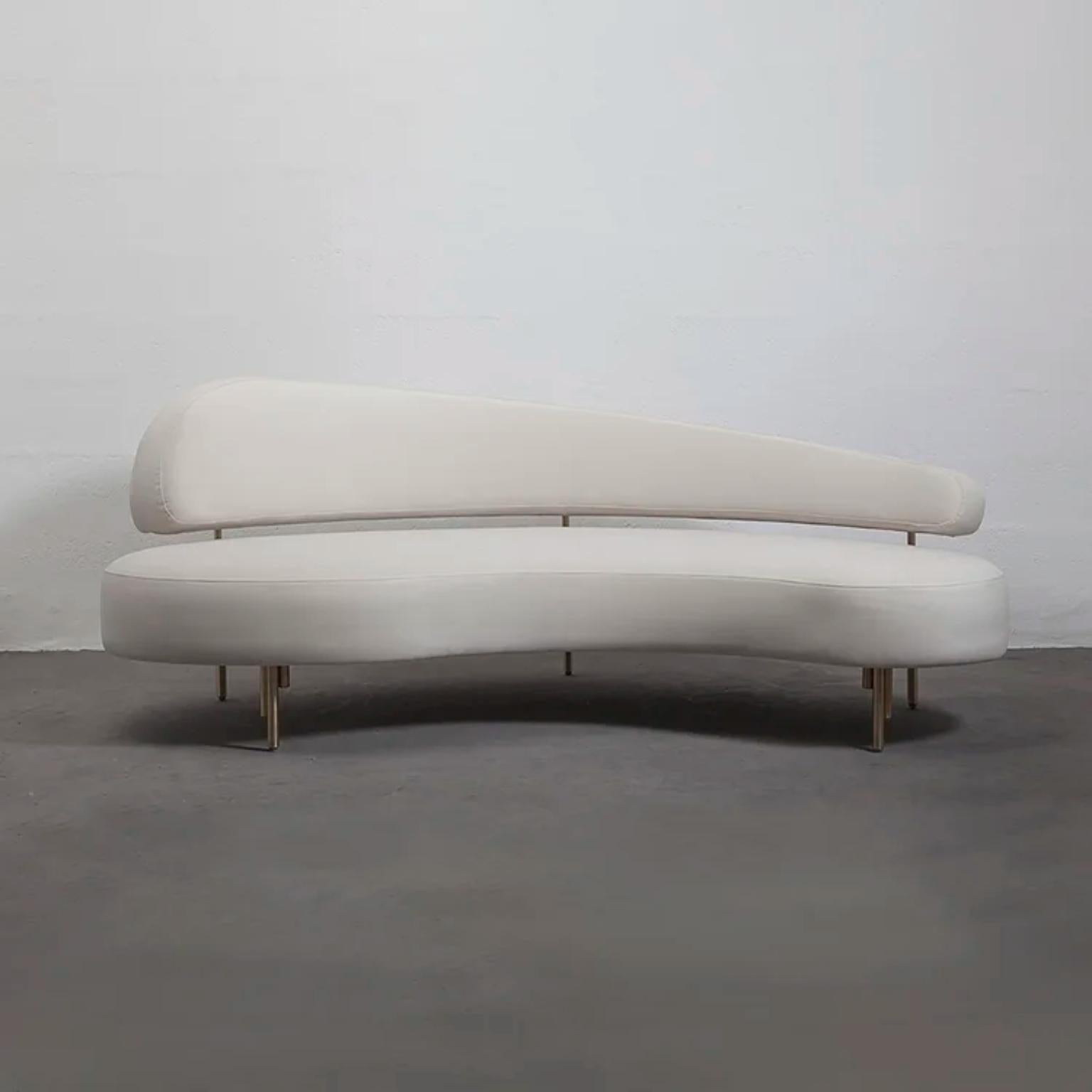 https://a.1stdibscdn.com/sitiera-3-seater-sofa-in-ivory-velvet-upholstery-aged-brass-by-estudio-andean-for-sale-picture-2/f_12192/f_468701121759247434569/1_master.jpg