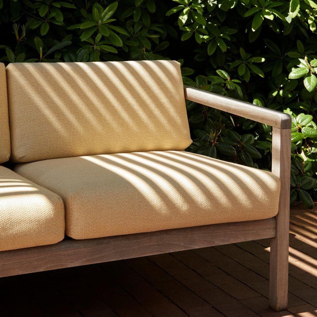 https://a.1stdibscdn.com/outdoor-virkelyst-3-seater-sofa-in-teak-and-yellow-striped-fabric-for-skagerak-for-sale-picture-7/f_14472/f_346228421686008998456/1_master.jpg
