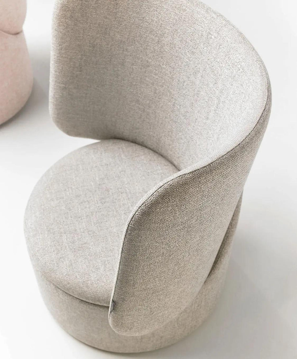https://a.1stdibscdn.com/avant-garde-contemporary-lounge-chair-in-lipstick-red-velvet-for-sale-picture-8/f_27693/f_306448321664538831499/1_master.jpg