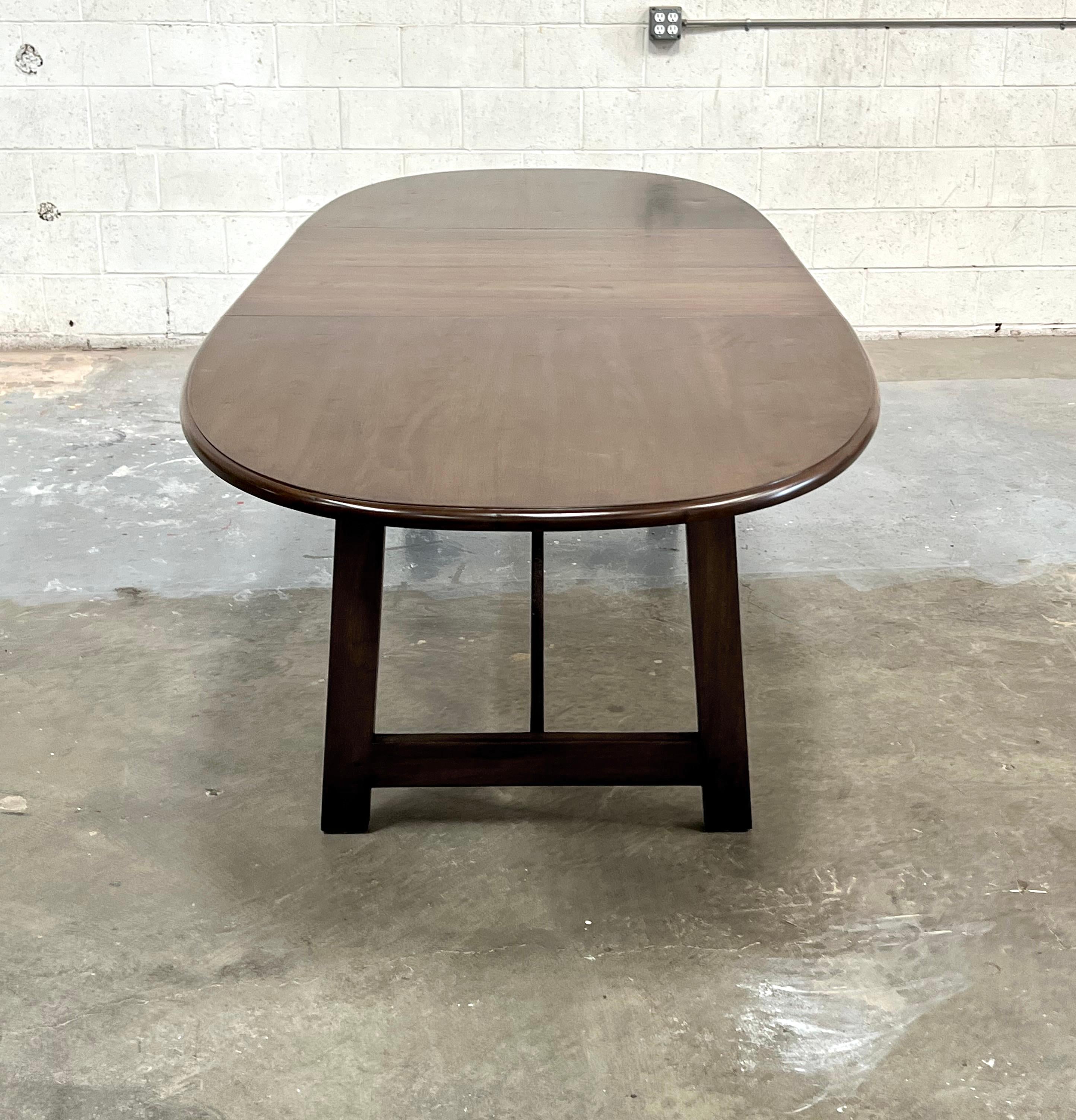 https://a.1stdibscdn.com/expandable-walnut-dining-table-for-sale-picture-7/f_8065/f_324847421675026750521/1_master.jpg