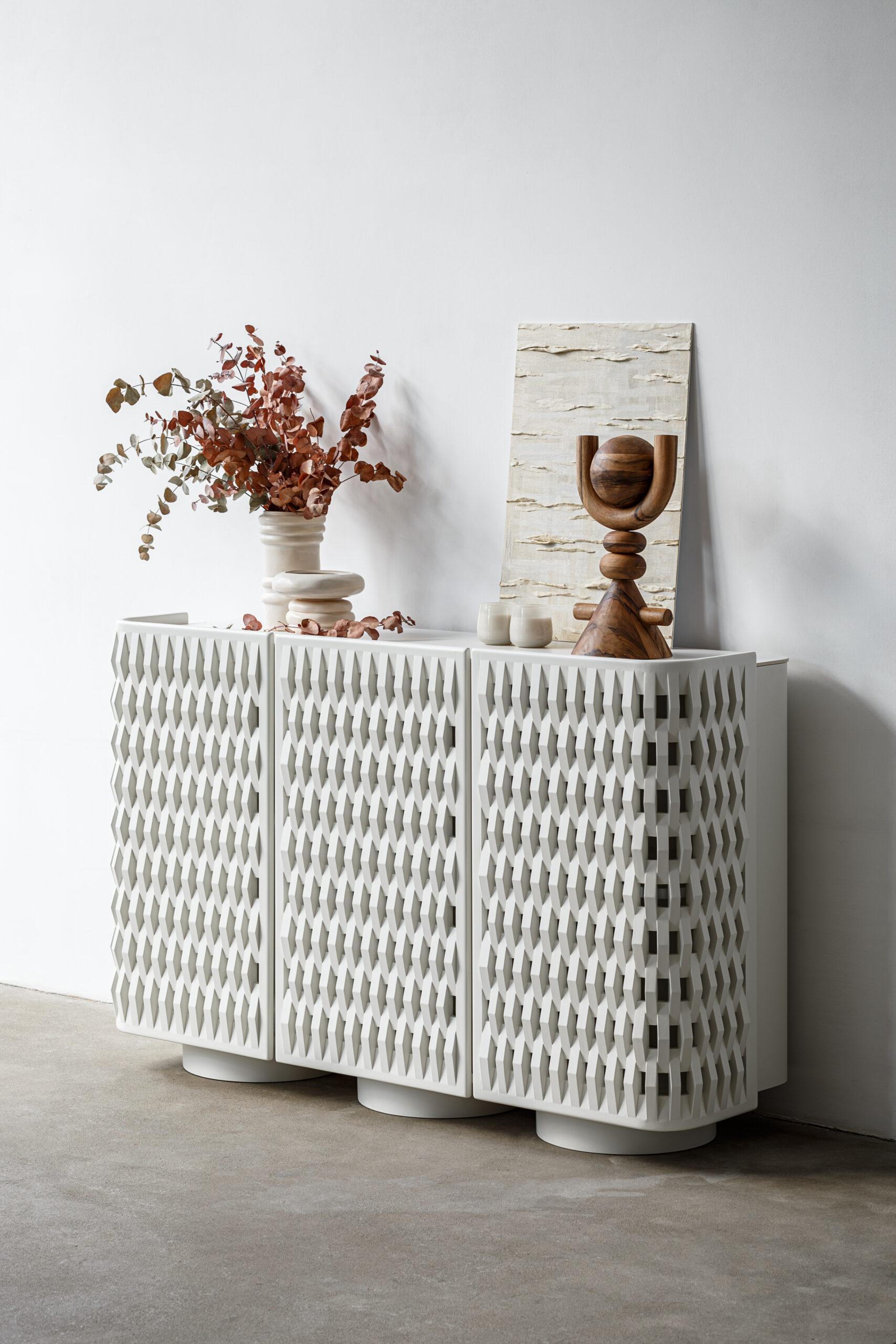 https://a.1stdibscdn.com/chain-mail-iii-cabinet-by-zemna-for-sale-picture-2/f_12192/f_438140921740597459065/1_master.jpg