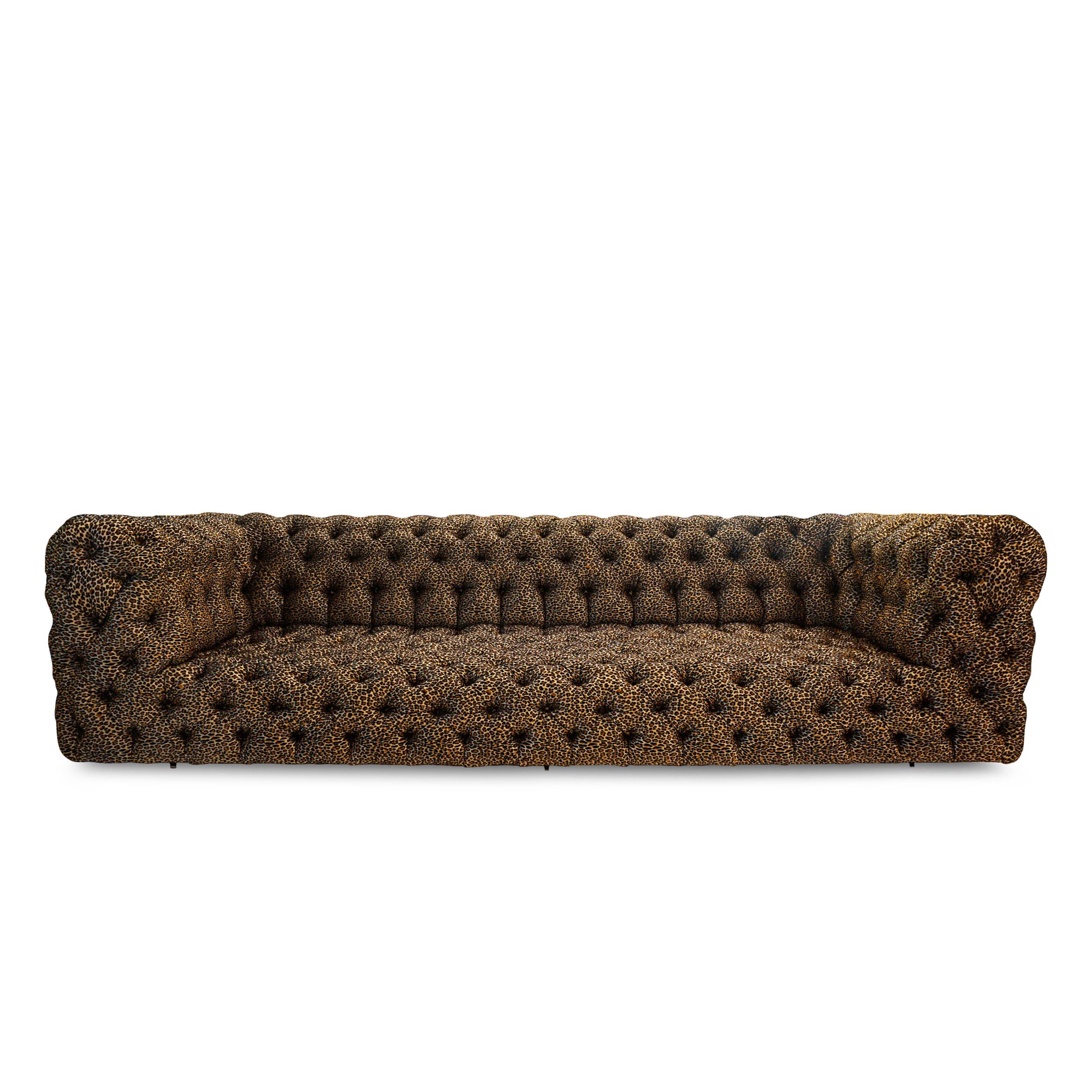https://a.1stdibscdn.com/tufted-leopard-print-sofa-for-sale-picture-5/f_21233/1621350916948/1_master.jpg