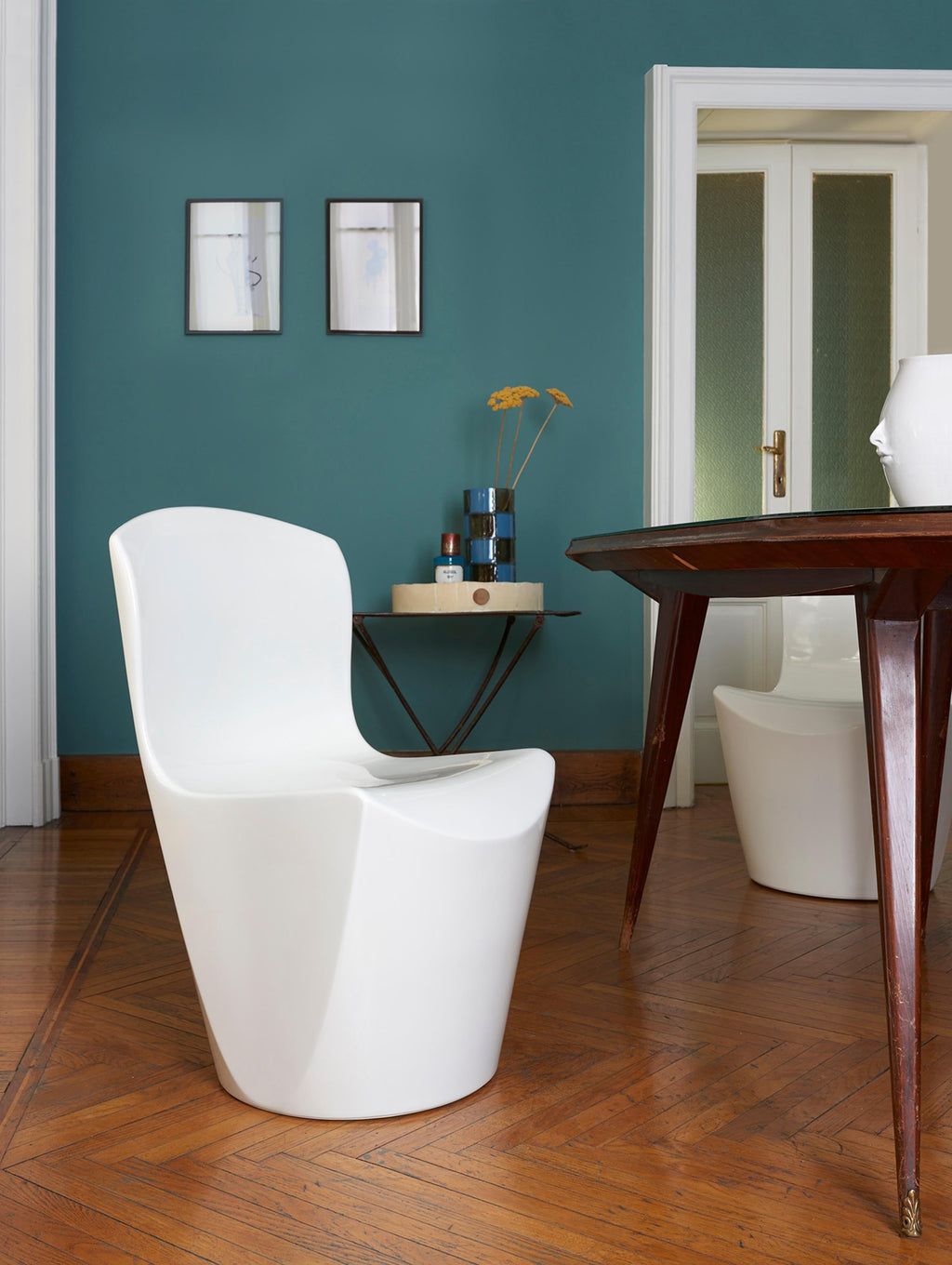 https://a.1stdibscdn.com/sweet-fuchsia-zoe-chair-by-guglielmo-berchicci-for-sale-picture-2/f_12192/f_406879321721319554922/1_master.jpg