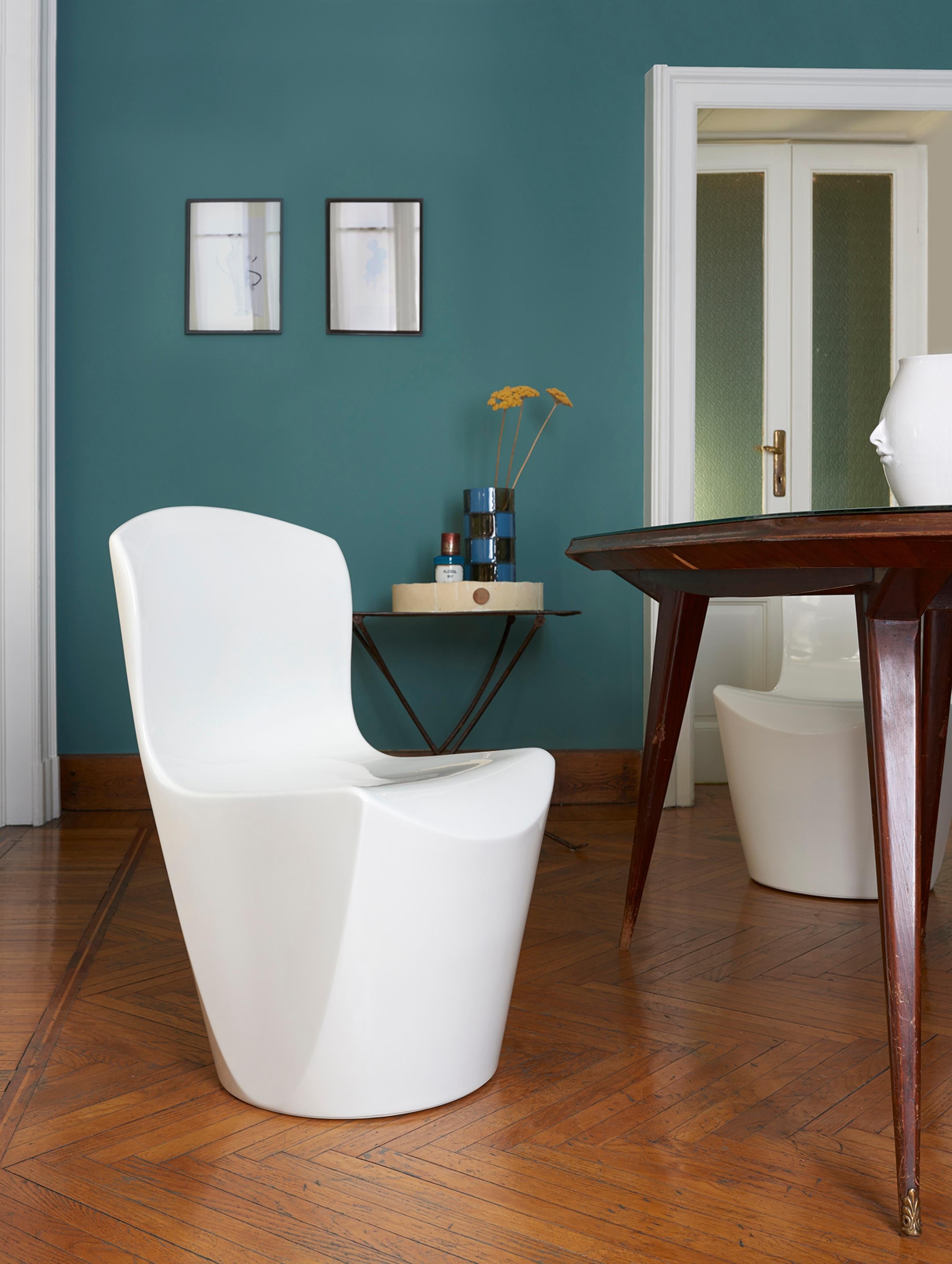 https://a.1stdibscdn.com/sweet-fuchsia-zoe-chair-by-guglielmo-berchicci-for-sale-picture-2/f_12192/f_406879321721319554922/1_master.jpg