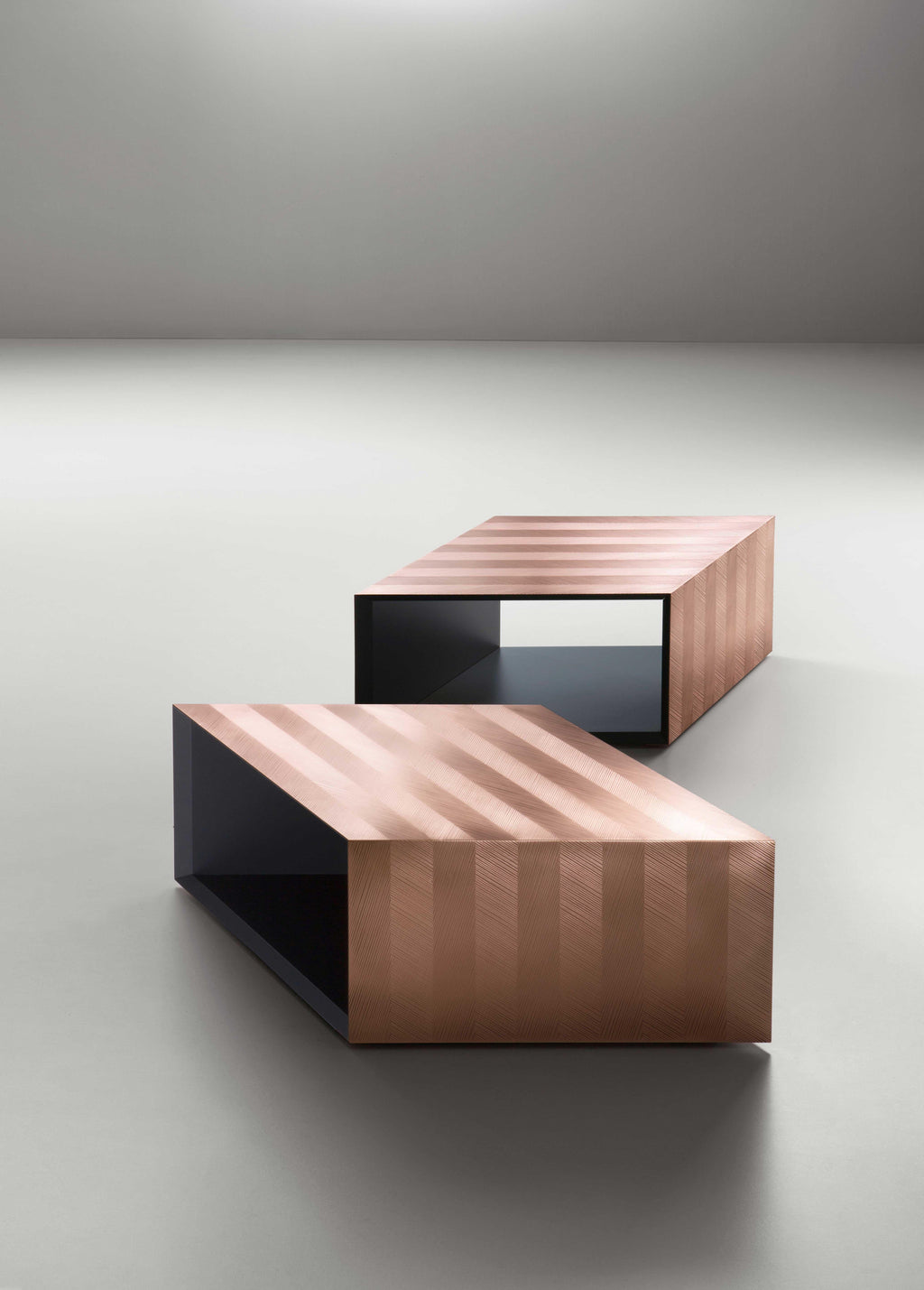 https://a.1stdibscdn.com/decastelli-alpha-modular-coffee-table-in-copper-by-martinelli-venezia-for-sale-picture-2/f_16392/1618978715642/1_master.jpg