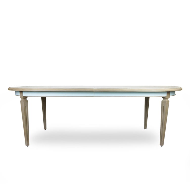 https://a.1stdibscdn.com/french-style-dining-table-with-2-leaf-extensions-for-sale-picture-3/f_21233/1626959910099/1_master.jpg?width=768