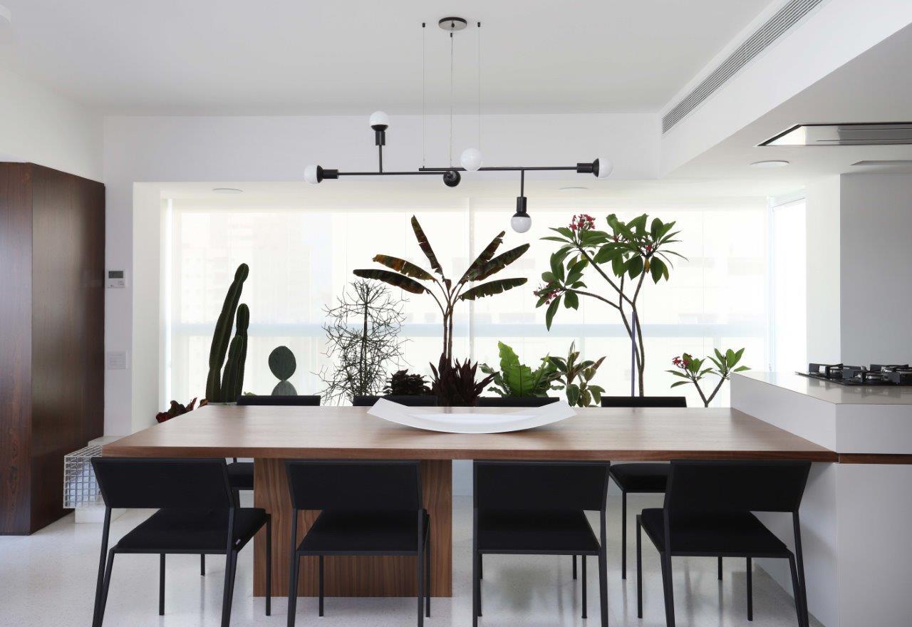 https://a.1stdibscdn.com/minimalist-chair-in-steel-brazilian-contemporary-style-black-by-tiago-curioni-for-sale-picture-14/f_31871/f_103124831648123690646/1_master.jpg
