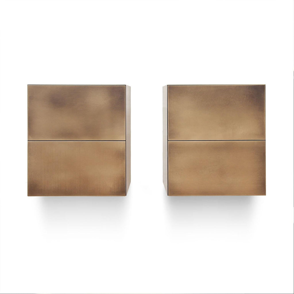 https://a.1stdibscdn.com/modern-floating-brass-side-table-for-sale-picture-4/f_55202/f_370959921700038636017/1stDibs_BST_4_master.jpg