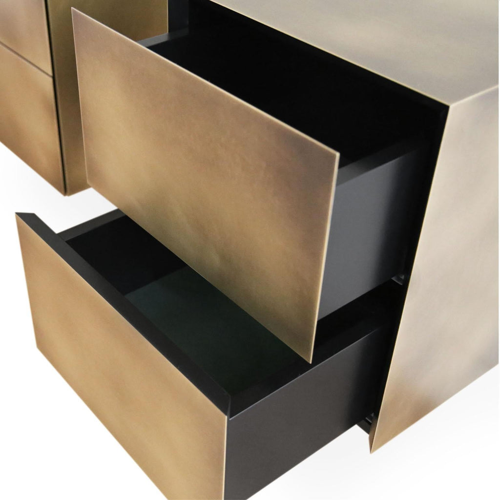 https://a.1stdibscdn.com/modern-floating-brass-side-table-for-sale-picture-7/f_55202/f_370959921700038635916/1stDibs_BST_7_master.jpg