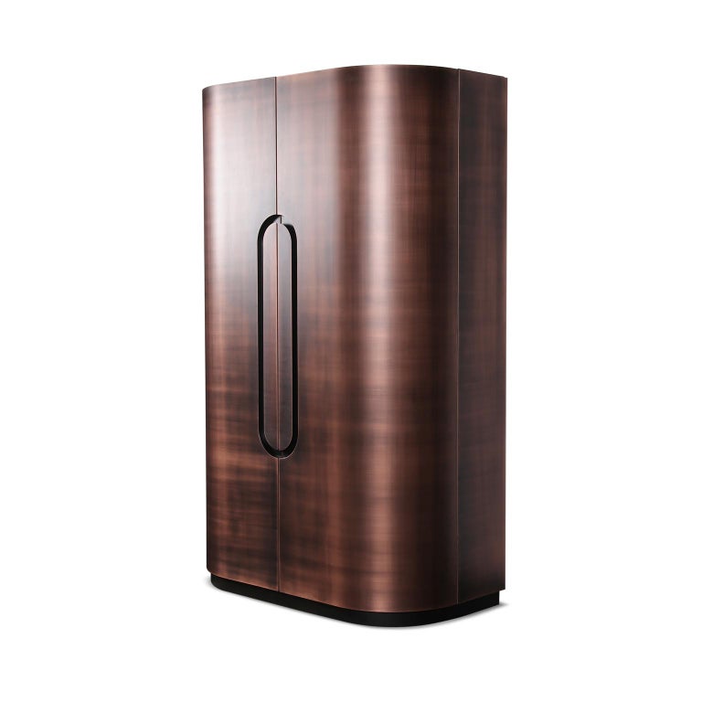 https://a.1stdibscdn.com/modern-home-wine-bar-cabinet-in-brushed-bronze-brass-copper-for-sale-picture-2/f_55202/f_380912221706180751676/1stDibs_Eclipse_2_master.jpg?width=768