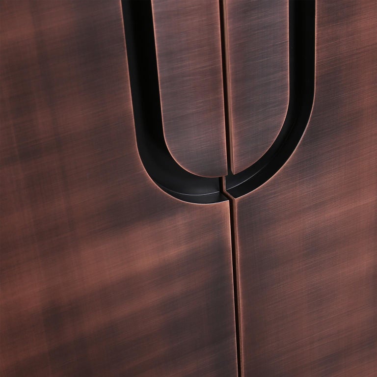 https://a.1stdibscdn.com/modern-home-wine-bar-cabinet-in-brushed-bronze-brass-copper-for-sale-picture-3/f_55202/f_380912221706180753171/1stDibs_Eclipse_3_master.jpg?width=768