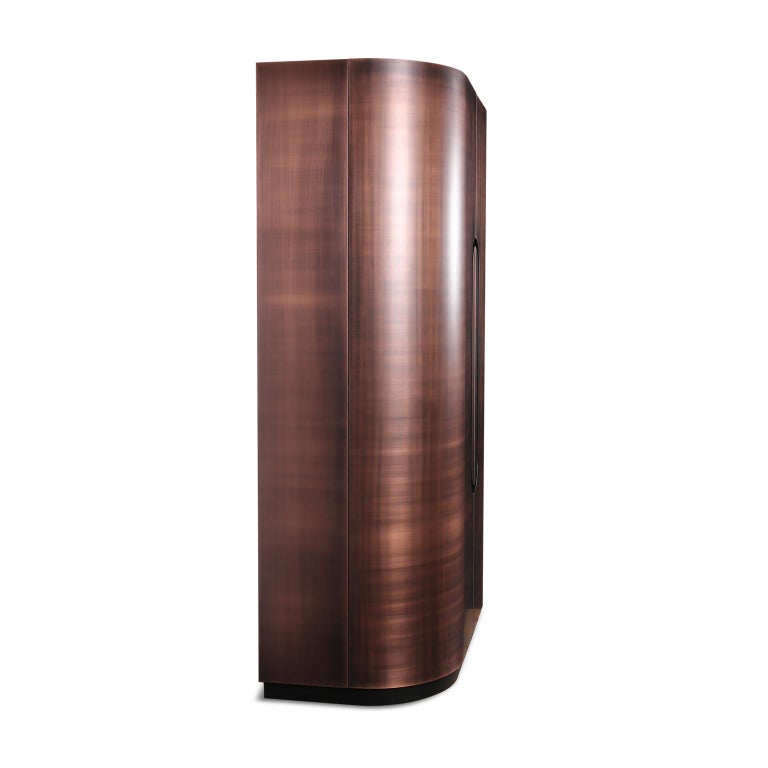 https://a.1stdibscdn.com/modern-home-wine-bar-cabinet-in-brushed-bronze-brass-copper-for-sale-picture-7/f_55202/f_380912221706180764359/1stDibs_Eclipse_7_master.jpg?width=768