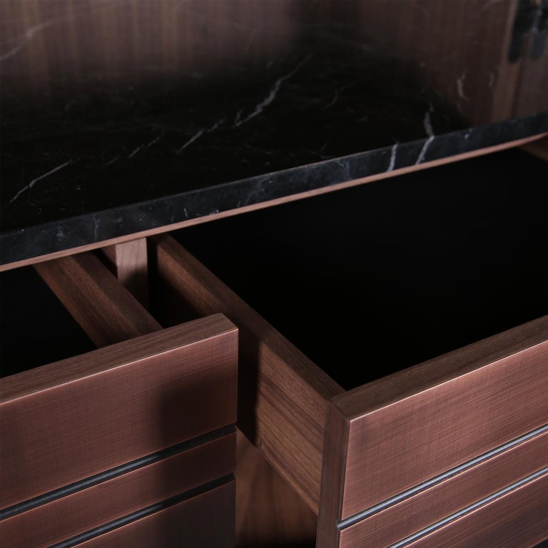 https://a.1stdibscdn.com/modern-home-wine-bar-cabinet-in-brushed-bronze-brass-copper-for-sale-picture-8/f_55202/f_380912221706180765332/1stDibs_Eclipse_8_master.jpg?width=768