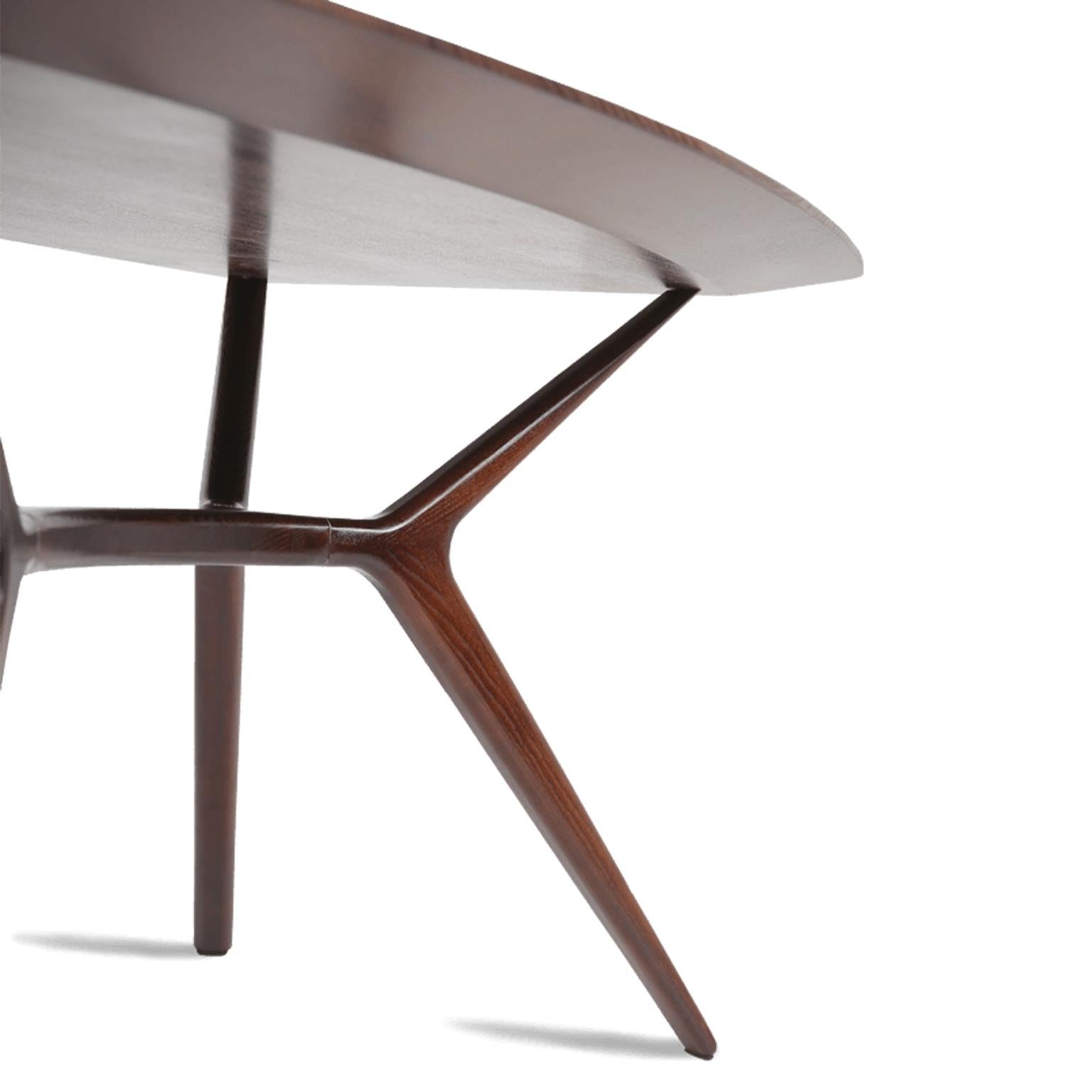 https://a.1stdibscdn.com/mid-century-modern-wooden-dining-table-in-walnut-for-sale-picture-3/f_55202/f_288897421653979387869/1stDibs_MCM_1_master.jpg