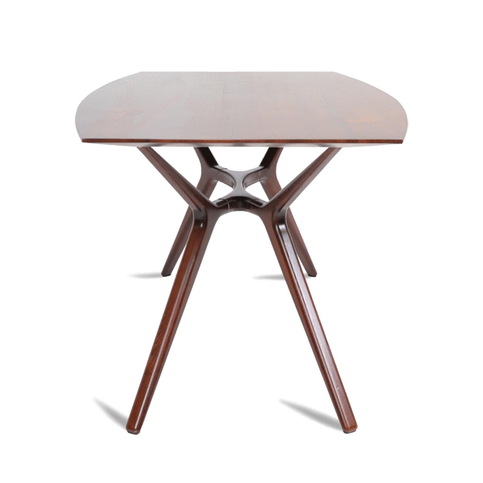 https://a.1stdibscdn.com/mid-century-modern-wooden-dining-table-in-walnut-for-sale-picture-2/f_55202/f_288897421653979387649/1stDibs_MCM_2_master.jpg