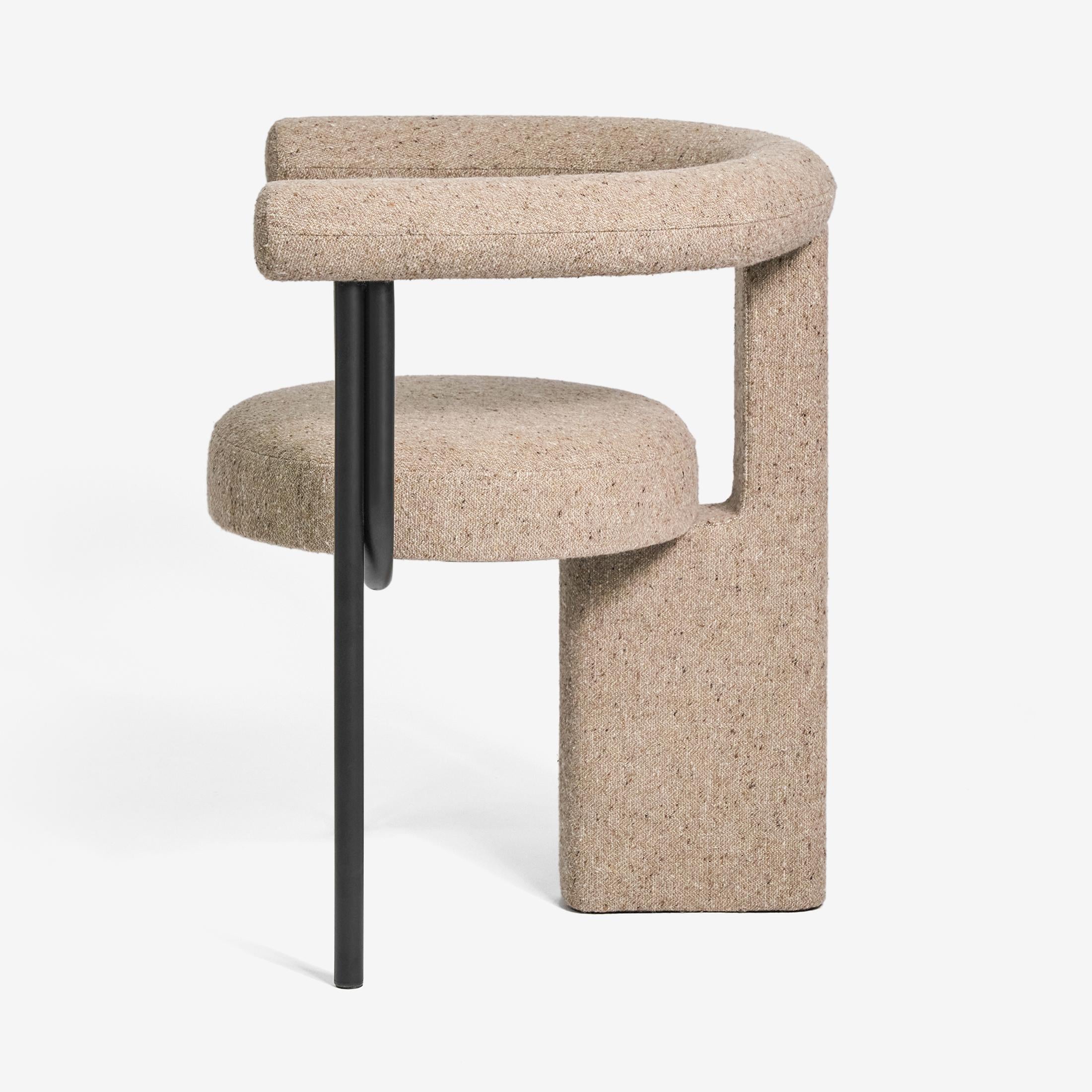 https://a.1stdibscdn.com/balance-chair-in-wool-fabric-for-sale-picture-12/f_63402/f_383199621738165803783/1stdibs_woo_Balance_6_master.jpg