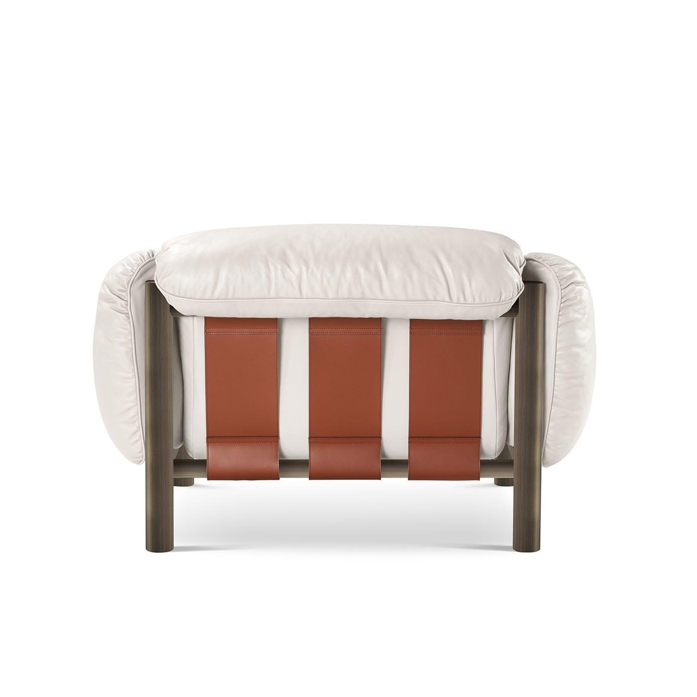 https://a.1stdibscdn.com/flo-white-leather-armchair-by-lorenza-bozzoli-for-sale-picture-2/f_17062/f_468247421758901486675/1x45yzecdsc00595ml5gtuzbw1tl_master.jpg