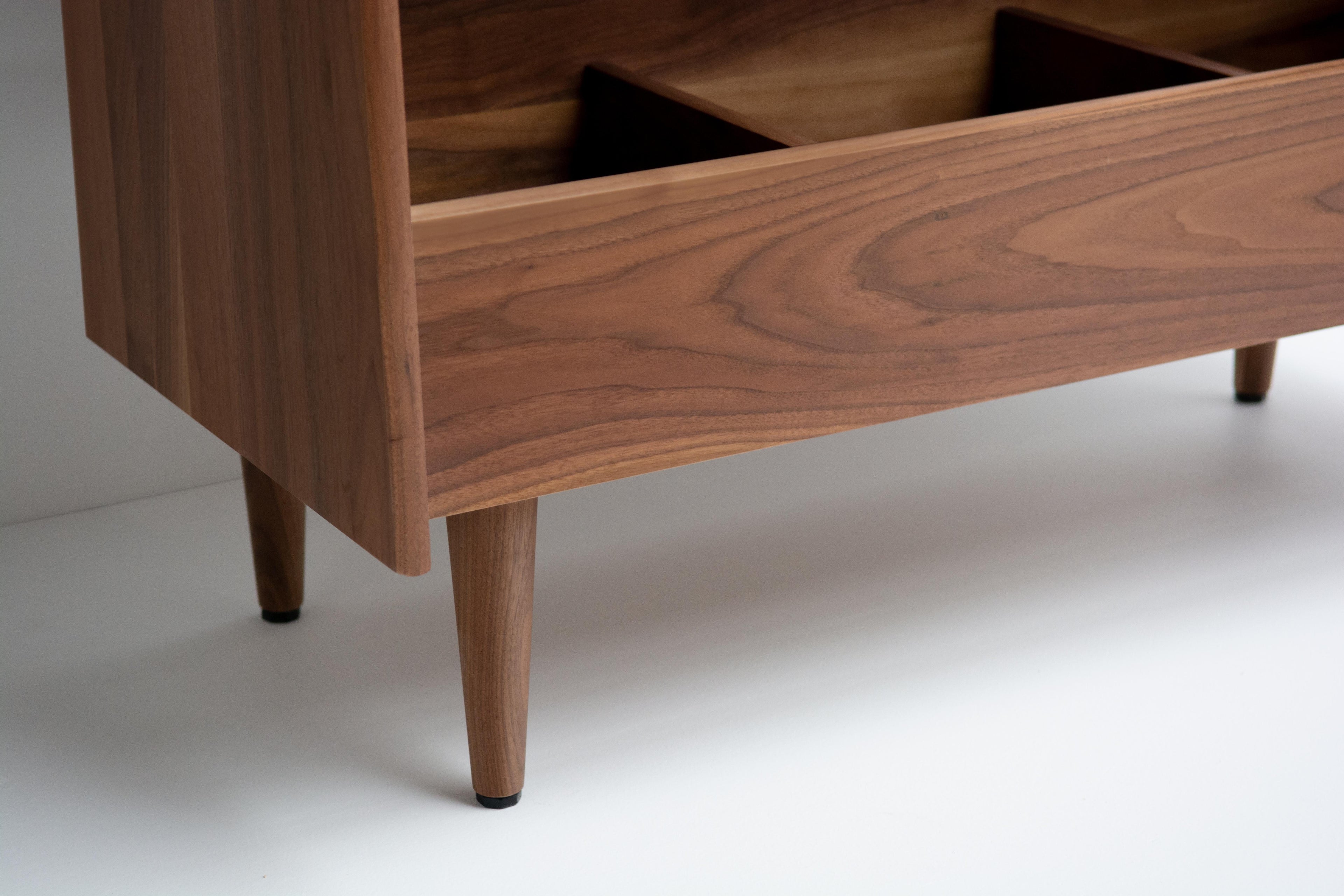 https://a.1stdibscdn.com/4-bay-luxe-record-stand-in-natural-walnut-for-sale-picture-3/f_27523/f_212922021604519325030/200729_TieredStandHH_013REV_master.jpg