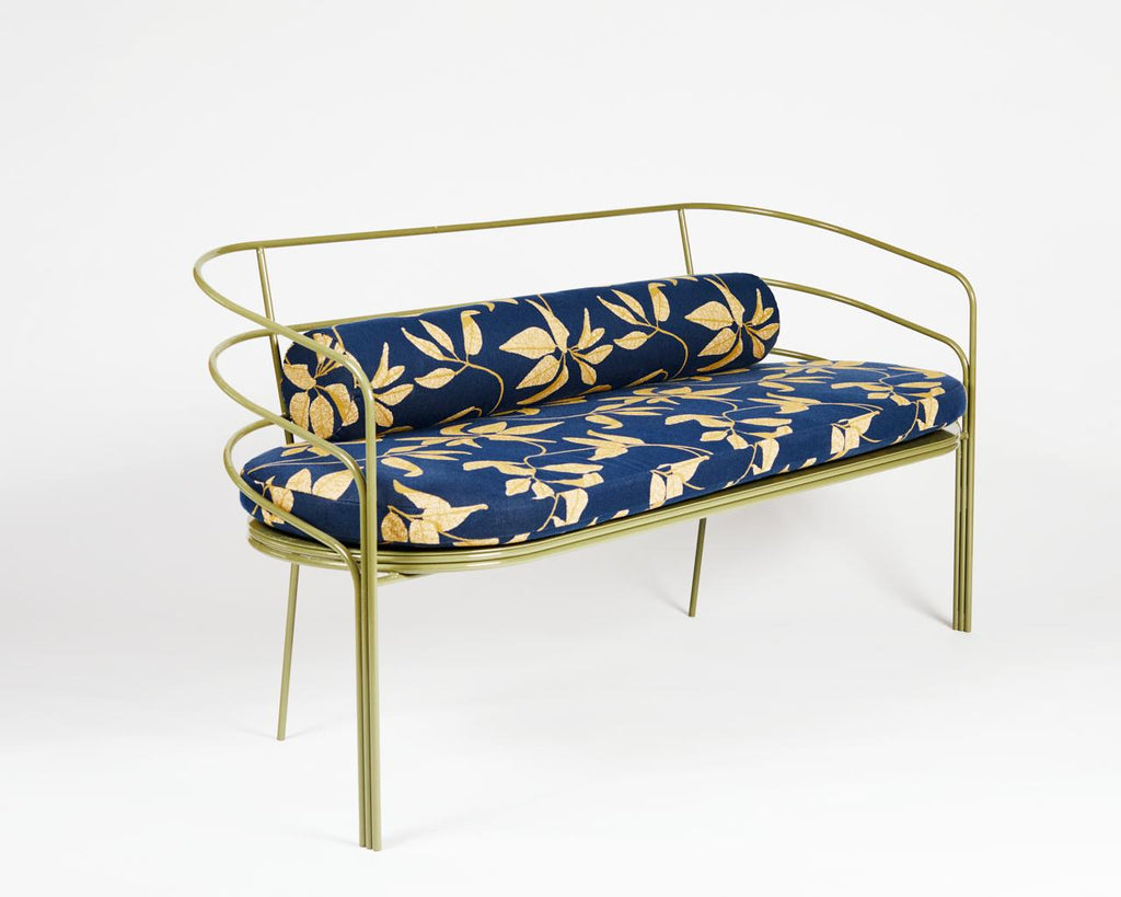 https://a.1stdibscdn.com/indoor-outdoor-steel-framed-demille-sofa-in-modern-regency-style-by-laun-for-sale-picture-2/f_37133/f_161567511643826951281/201014_LAUN_studio_080_master.jpg