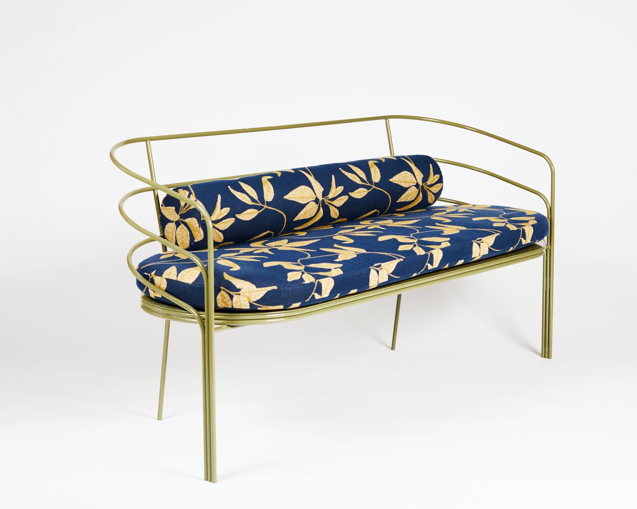 https://a.1stdibscdn.com/indoor-outdoor-steel-framed-demille-sofa-in-modern-regency-style-by-laun-for-sale-picture-2/f_37133/f_161567511643826951281/201014_LAUN_studio_080_master.jpg