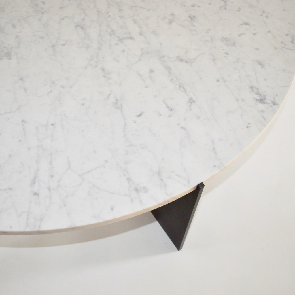 https://a.1stdibscdn.com/eclipse-round-coffee-table-black-stainless-steel-base-and-honed-granite-top-for-sale-picture-2/f_57062/f_238435621621449296665/2016_05_17_21_04_34_master.jpg