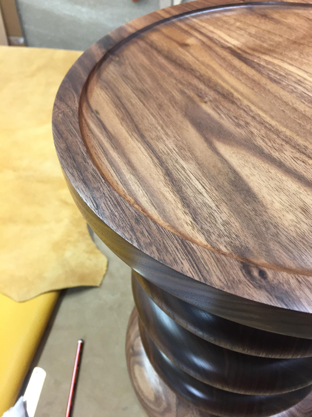 https://a.1stdibscdn.com/vertere-occasional-table-in-solid-oiled-american-black-walnut-hand-turned-for-sale-picture-4/f_27813/f_406669621721206712865/2017_11_08_10_44_04_Vertere_1__master.jpg