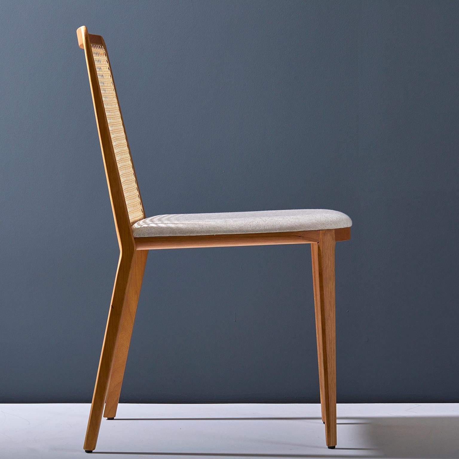https://a.1stdibscdn.com/minimal-style-solid-wood-chair-textiles-or-leather-seatings-pattern-backboard-for-sale-picture-5/f_35593/f_107607211546611106939/2017_11_10_EmporiodasCadeiras1810_master.jpg