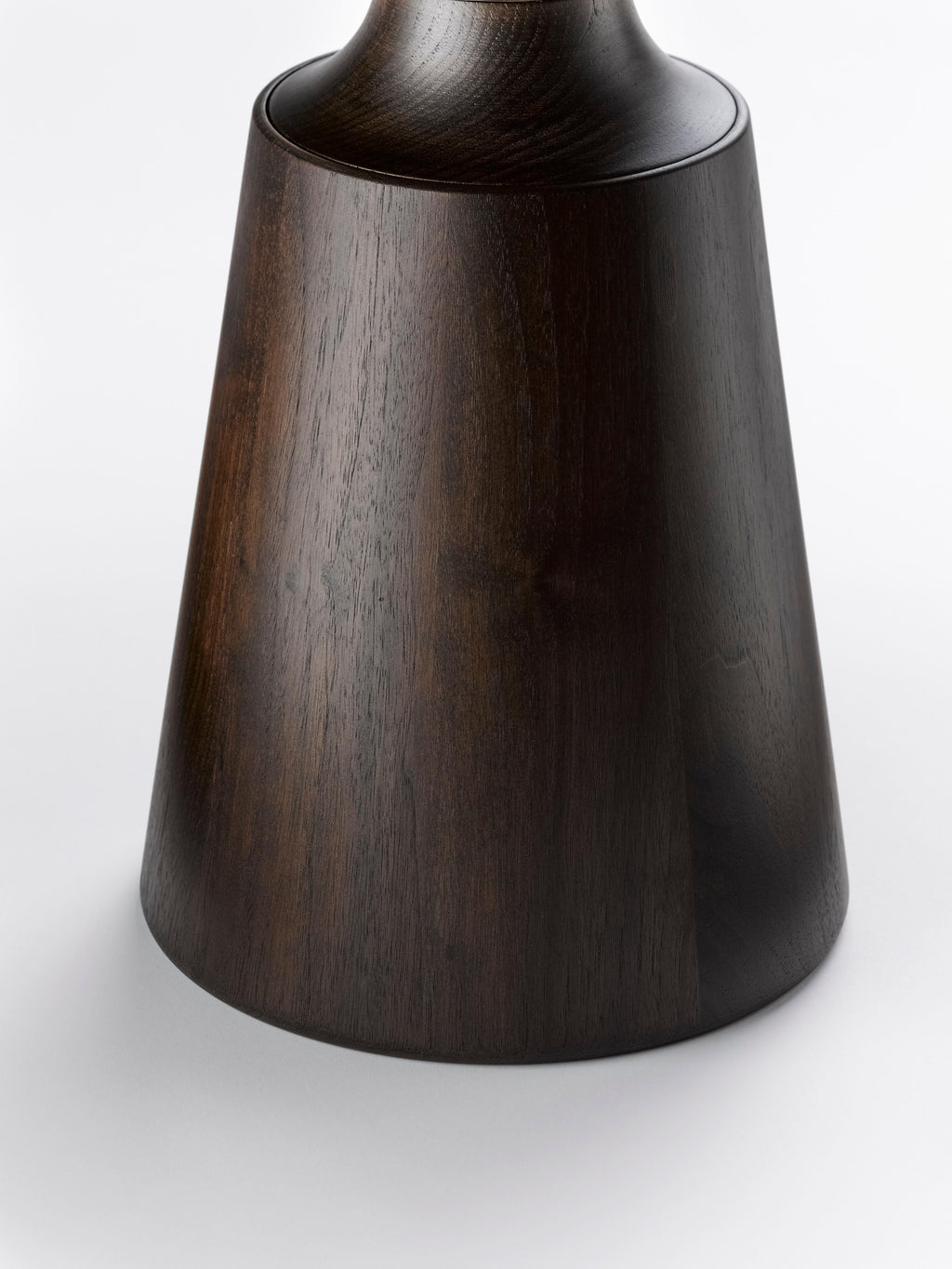 https://a.1stdibscdn.com/contemporary-nicole-occasional-table-in-ebonised-walnut-and-bronzed-brass-for-sale-picture-4/f_27813/f_438247821740672418016/2017_3_10_StuartScott_NicoleTable7468_master.jpg
