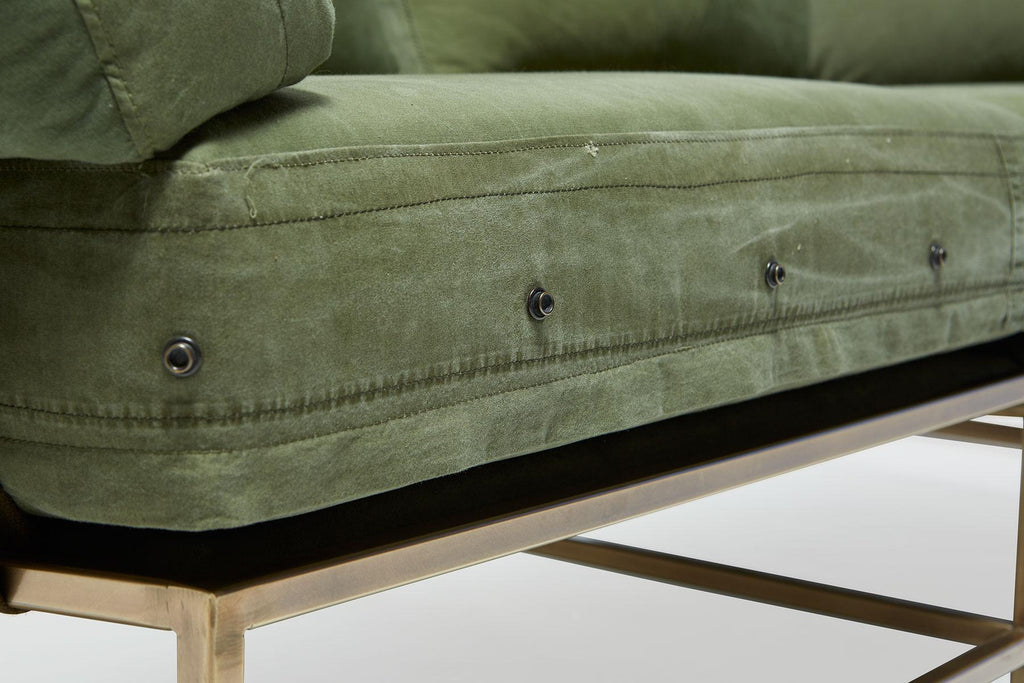 https://a.1stdibscdn.com/vintage-military-canvas-and-antique-brass-two-seat-sofa-for-sale-picture-7/f_24923/f_121475911537822020865/2018_09_17_Stephen_Kenn_10047_web_master.jpg