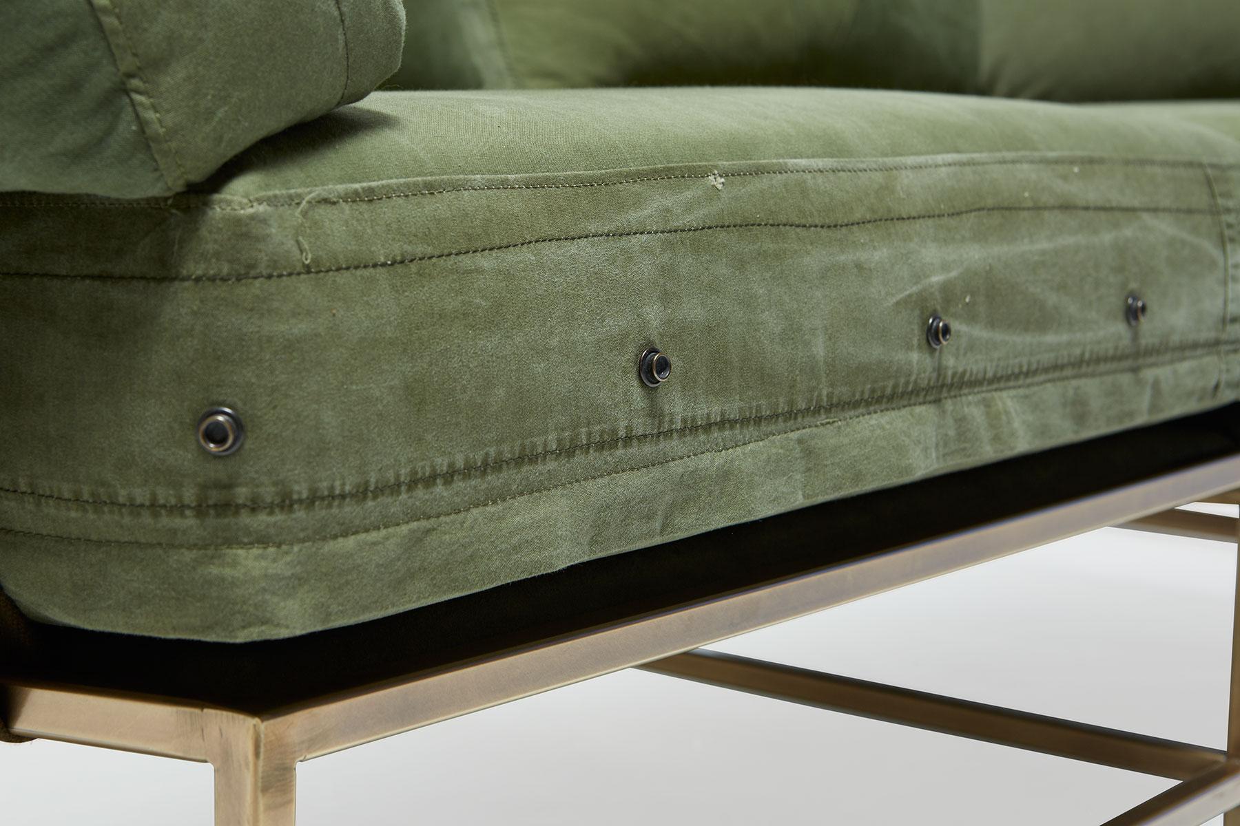 https://a.1stdibscdn.com/vintage-military-canvas-and-antique-brass-two-seat-sofa-for-sale-picture-7/f_24923/f_121475911537822020865/2018_09_17_Stephen_Kenn_10047_web_master.jpg